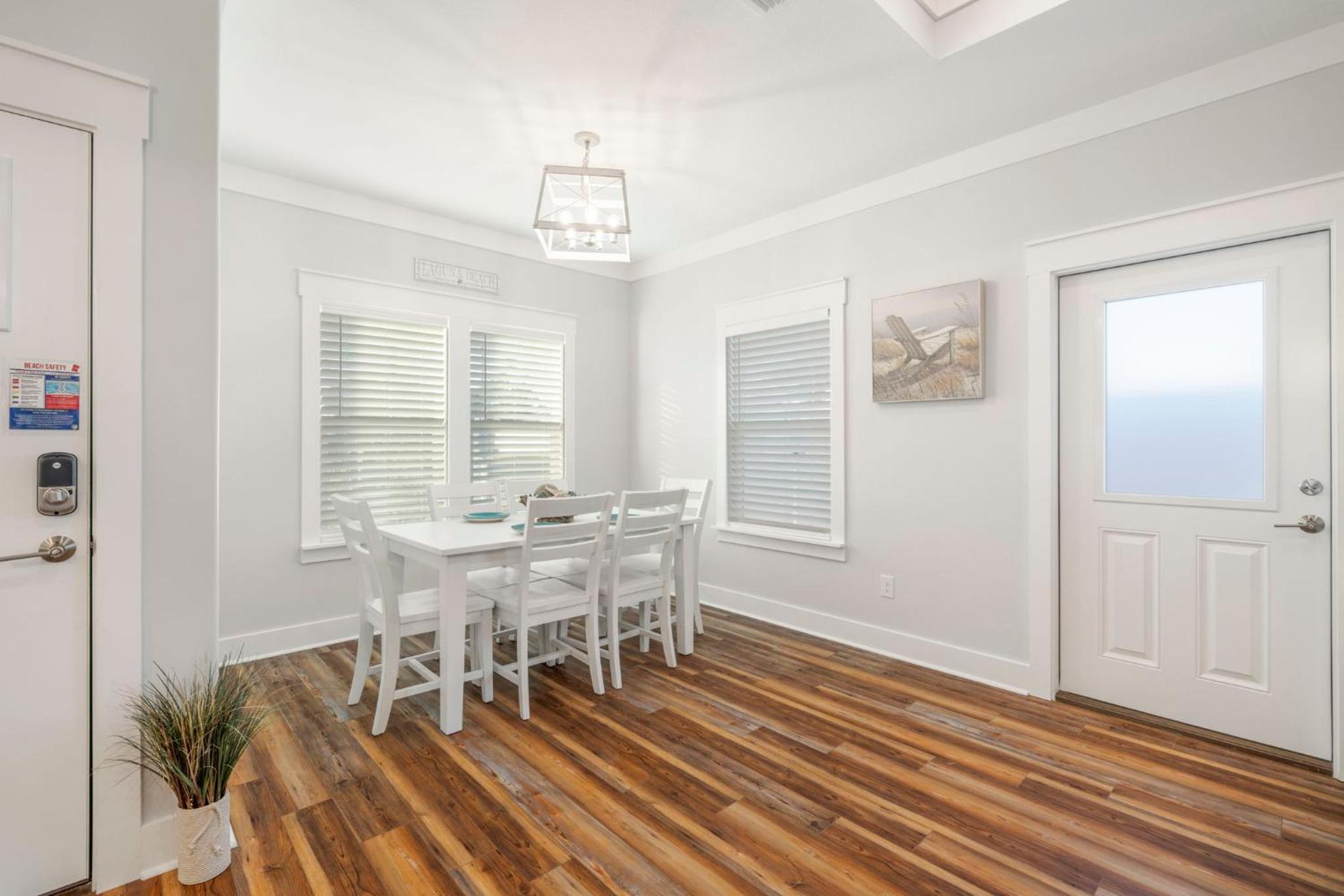 Laguna Peach: 3BA 2BA retreat for 10! Explore nearby beaches & activities view 5