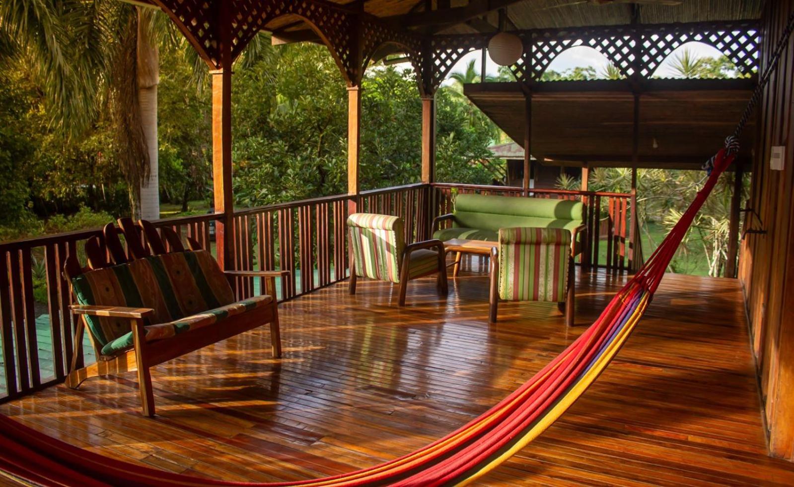 Casa Heliconia - spacious, big garden, close to the beach