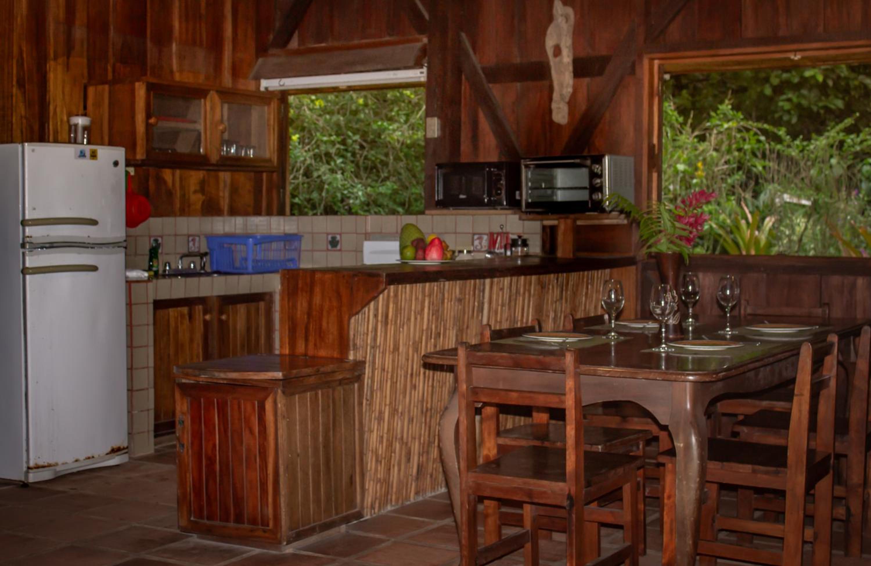 Casa Heliconia - spacious, big garden, close to the beach