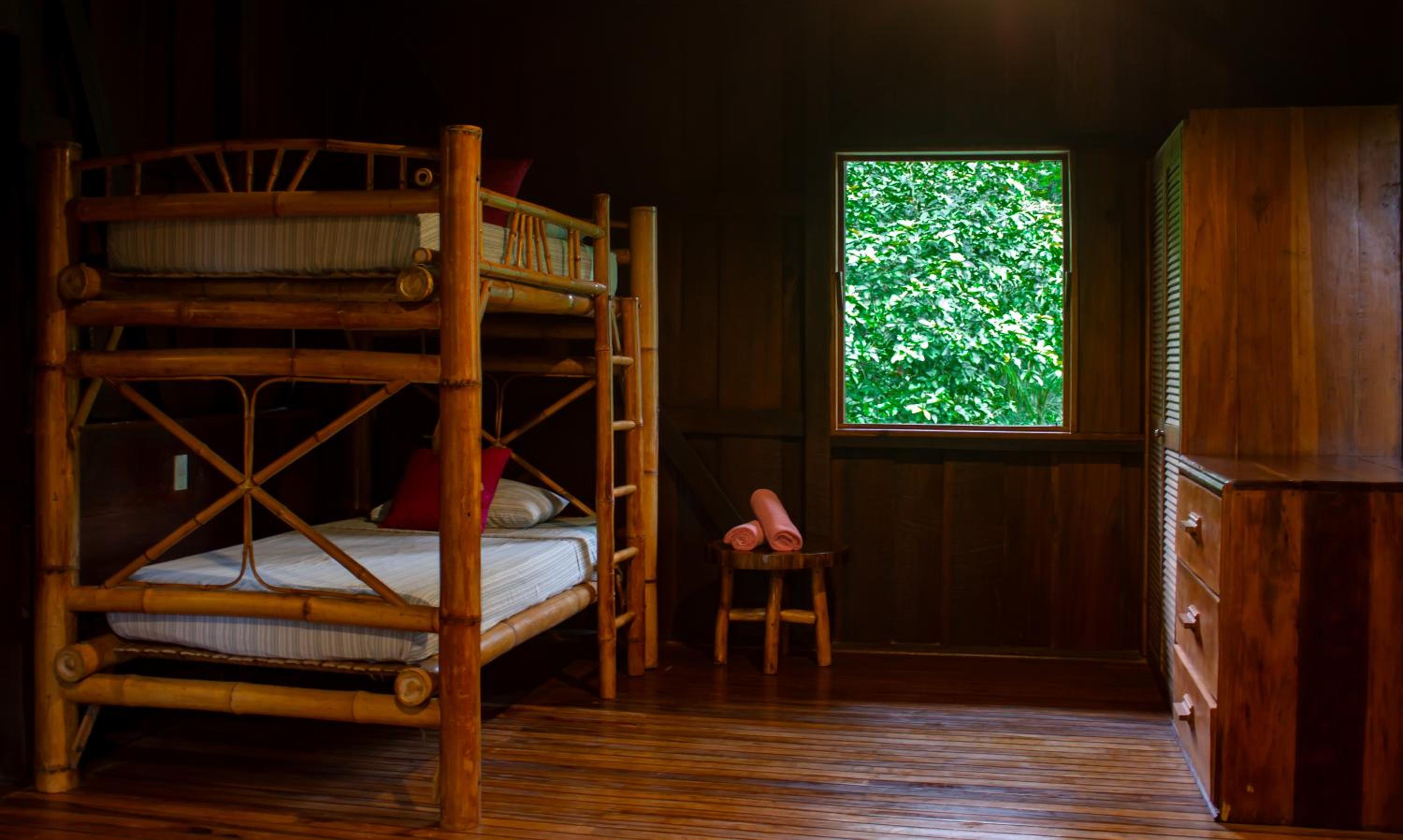 Casa Heliconia - spacious, big garden, close to the beach