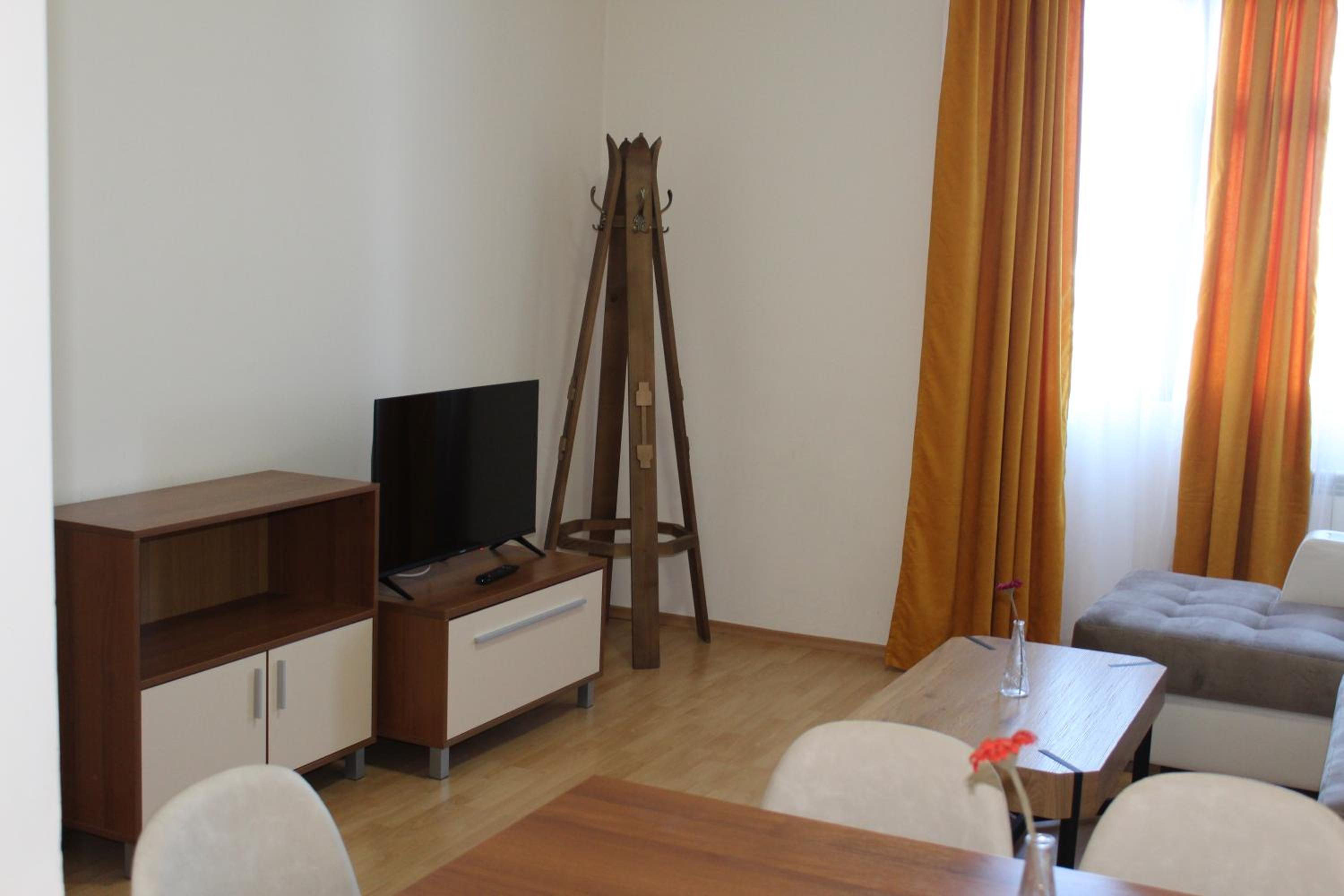 Large size apartment sleep 6 in Flora main building
