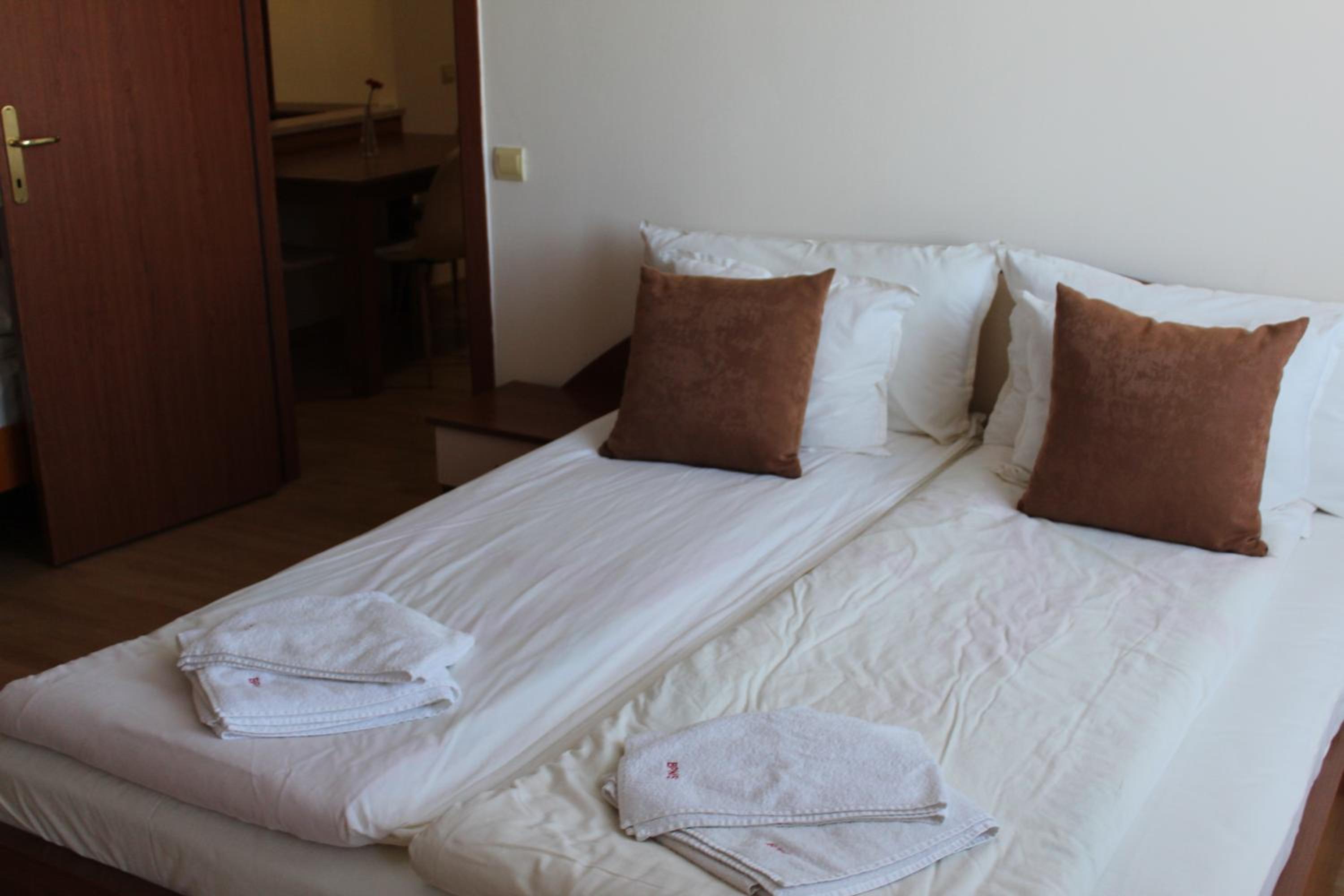 Large size apartment sleep 6 in Flora main building