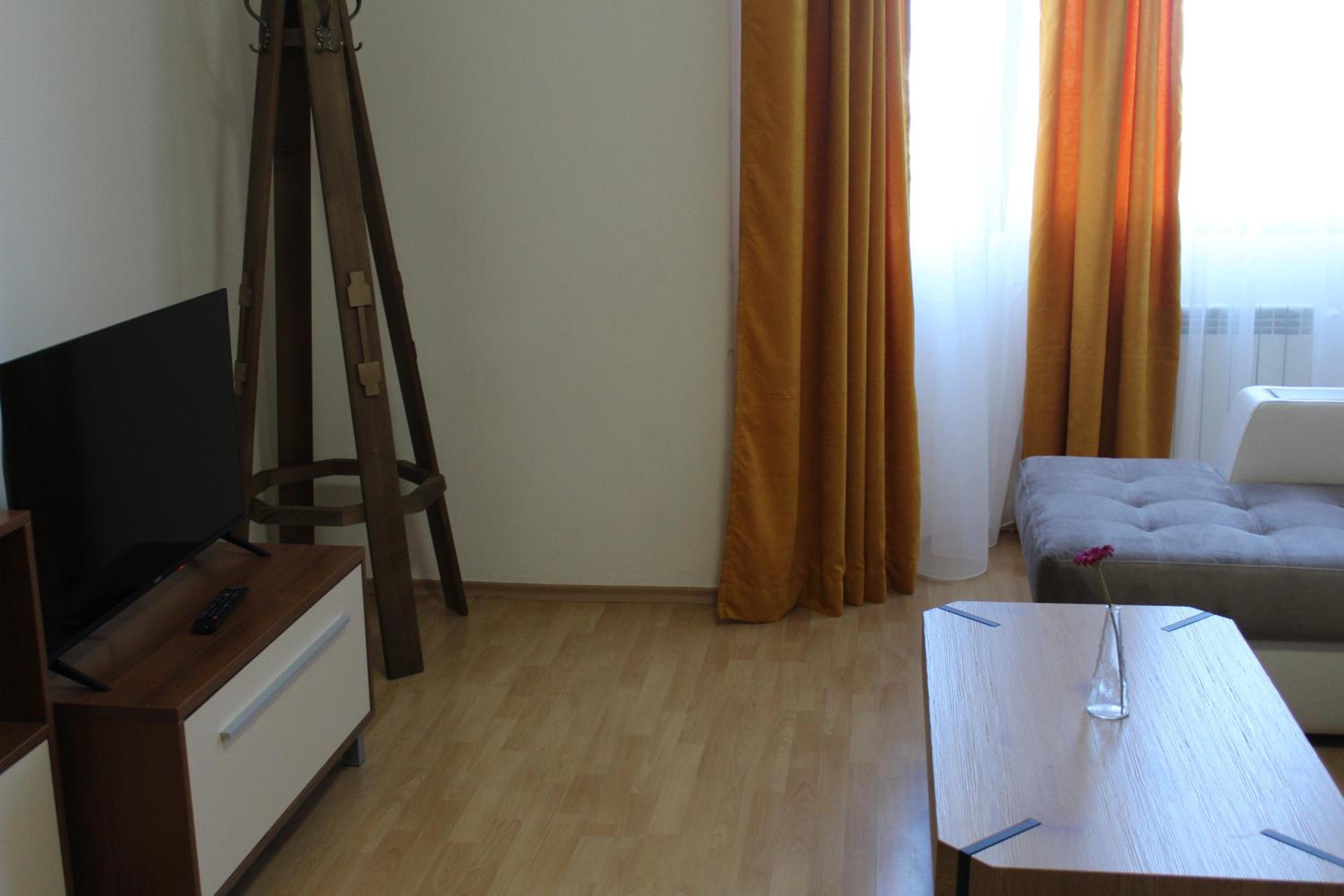 Large size apartment sleep 6 in Flora main building