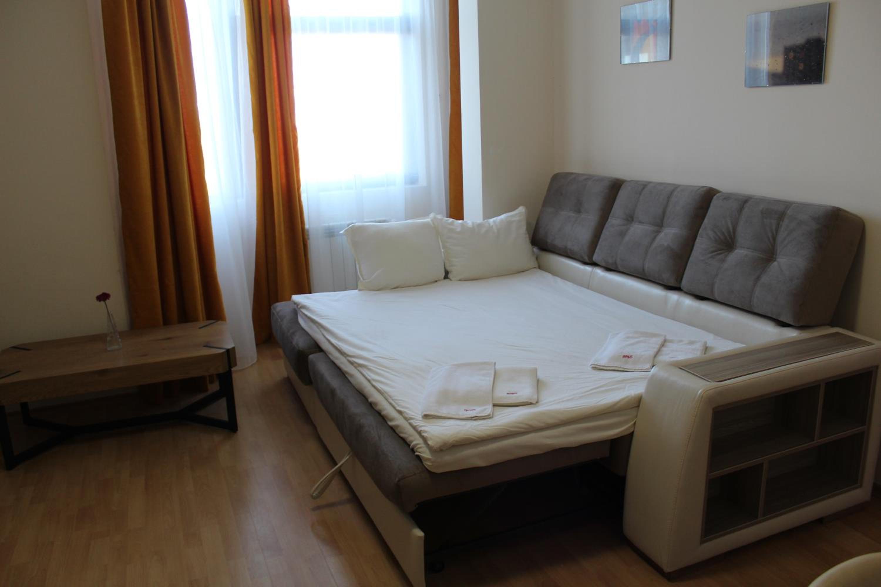 Large size apartment sleep 6 in Flora main building