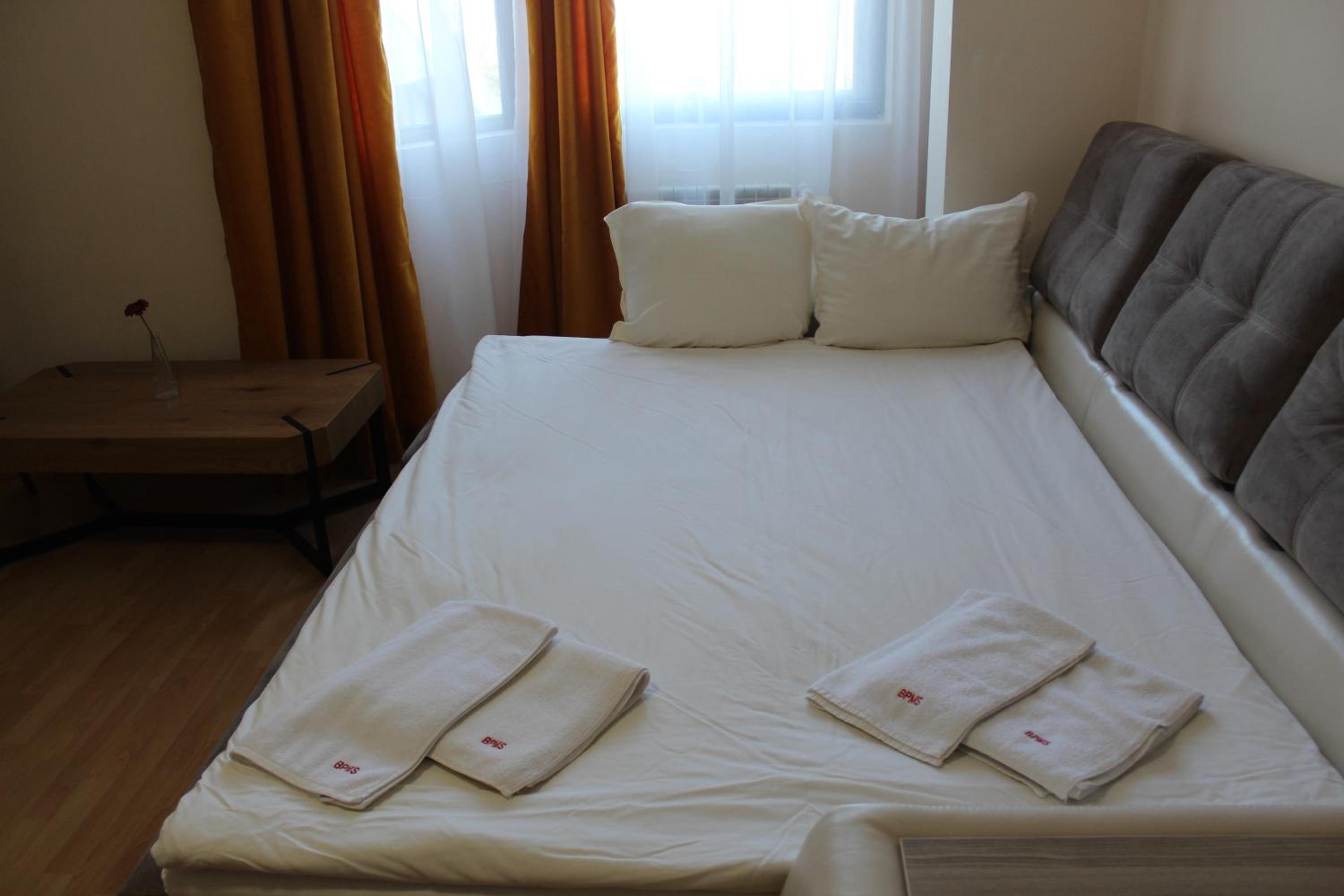 Large size apartment sleep 6 in Flora main building