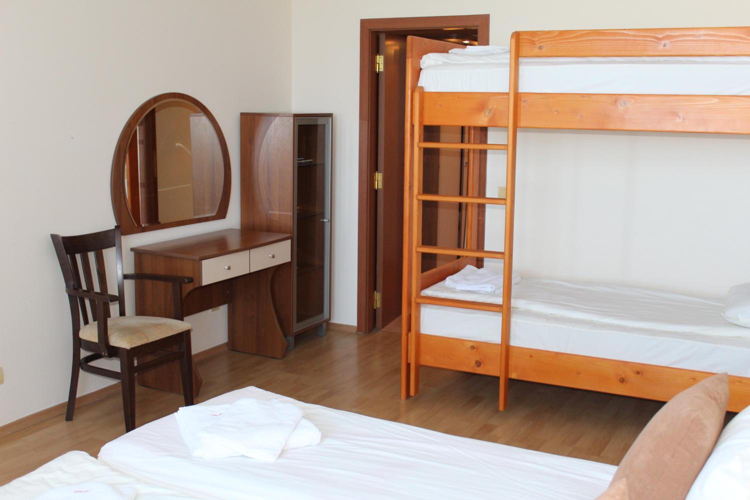Large size apartment sleep 6 in Flora main building