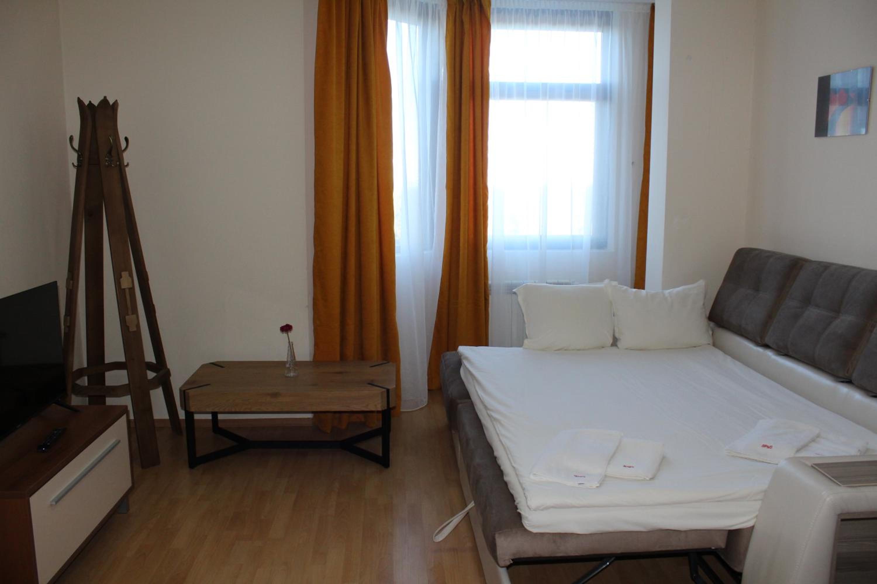 Large size apartment sleep 6 in Flora main building