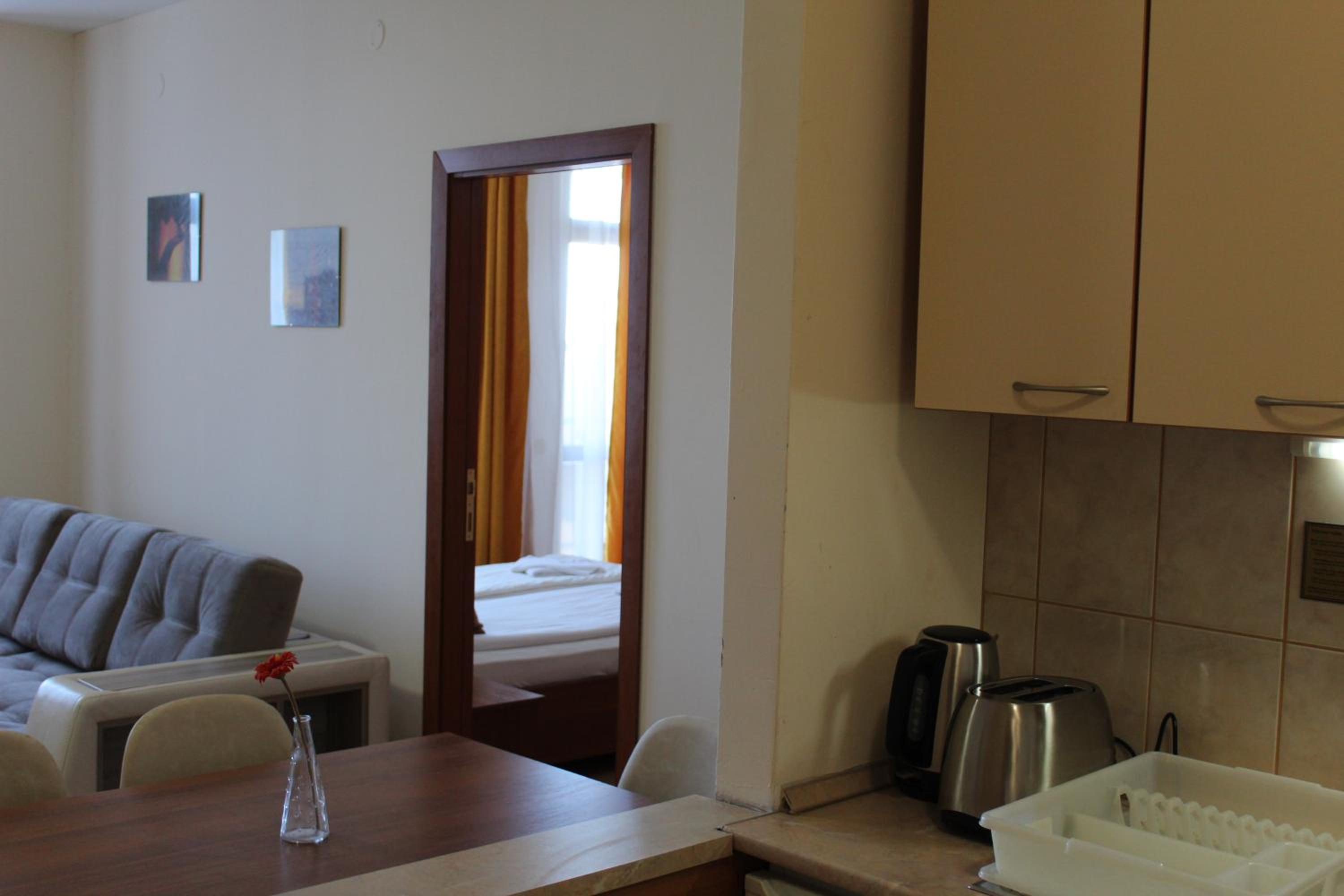 Large size apartment sleep 6 in Flora main building