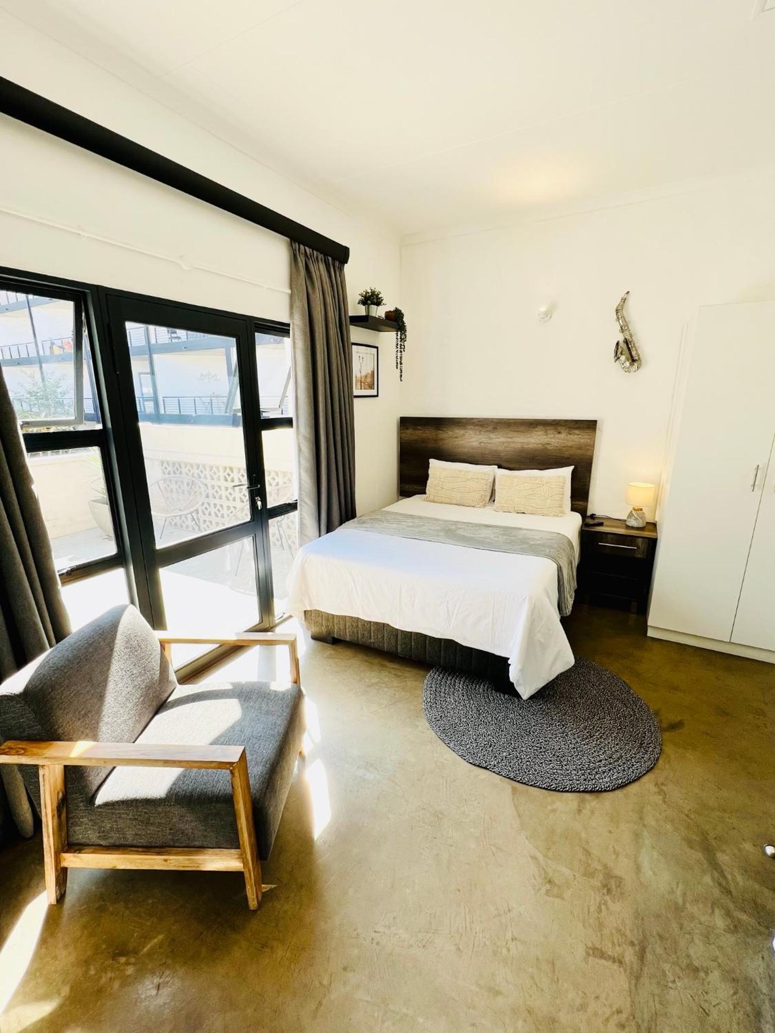 City Living Apartment 119 - Private Balcony, Washing Machine & Fast WiFi