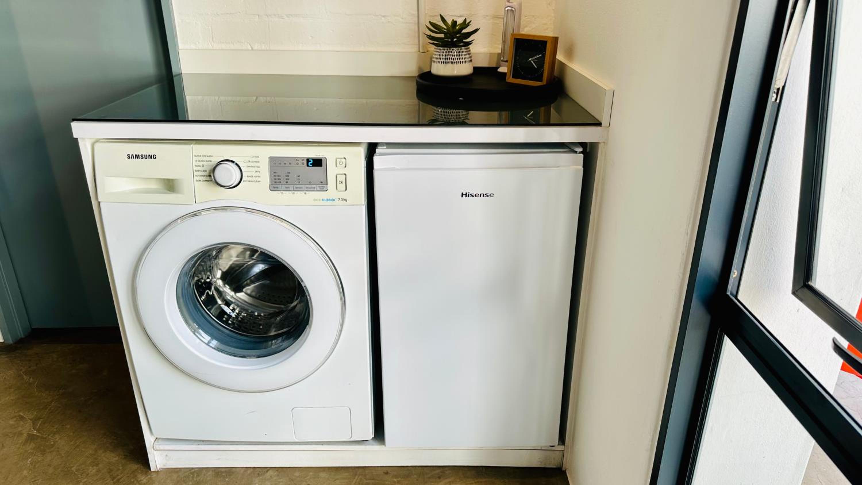 City Living Apartment 119 - Private Balcony, Washing Machine & Fast WiFi