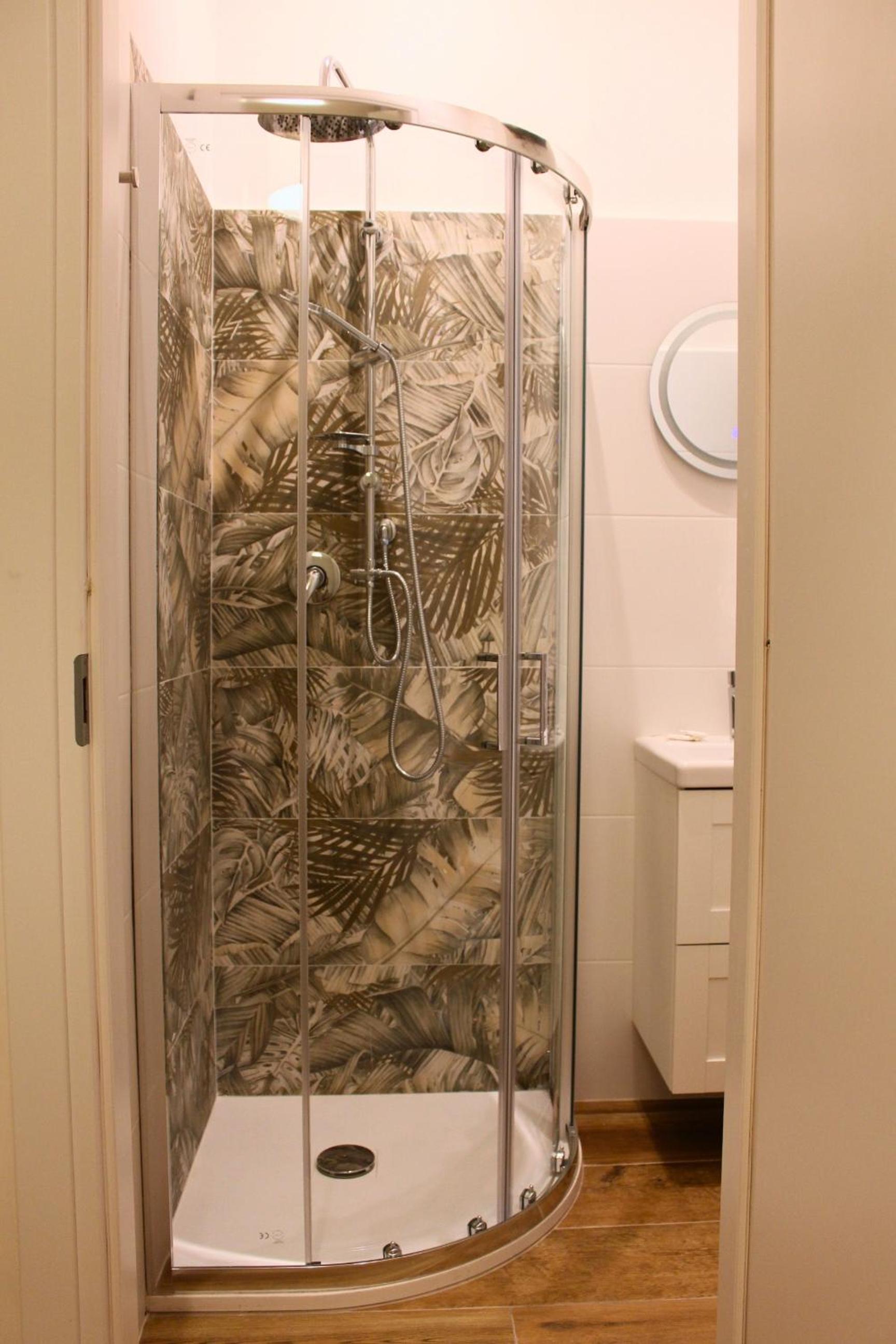 La Bifora en Tivoli — bathroom