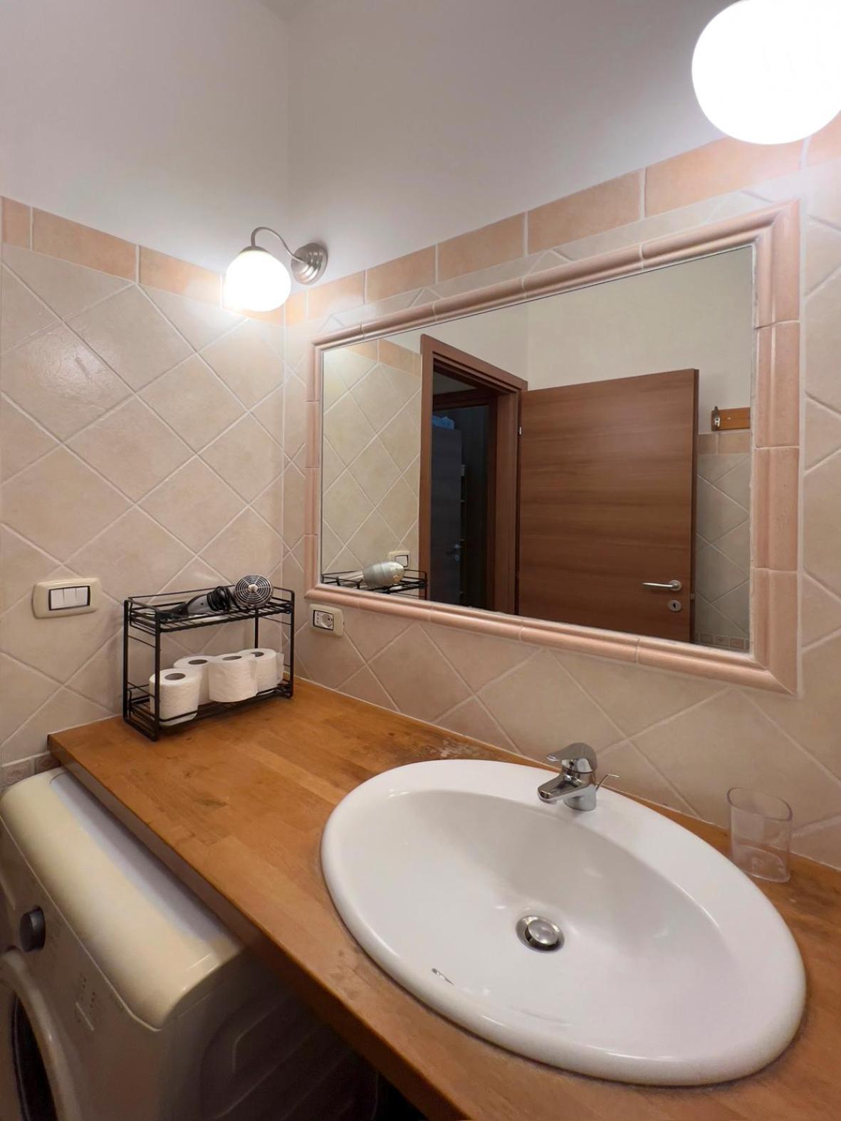 Spacious Apartment near St Peter's Church