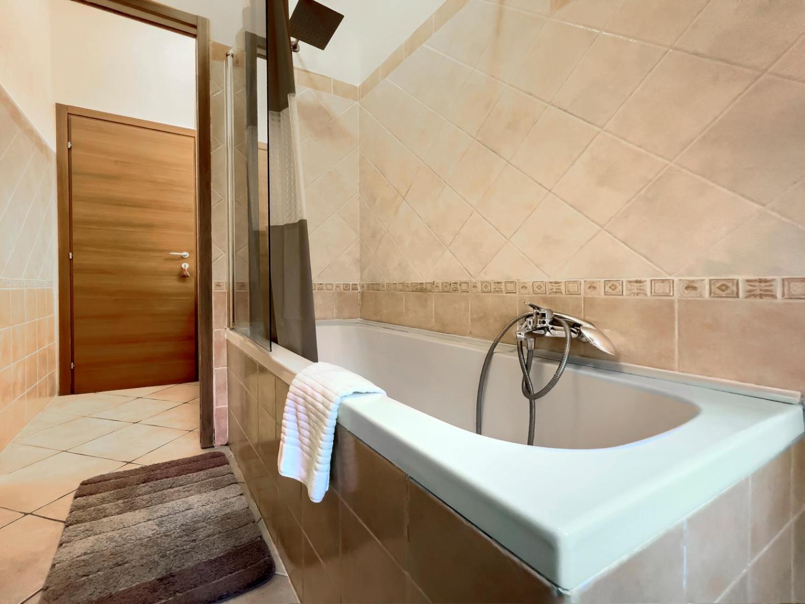 Spacious Apartment near St Peter's Church