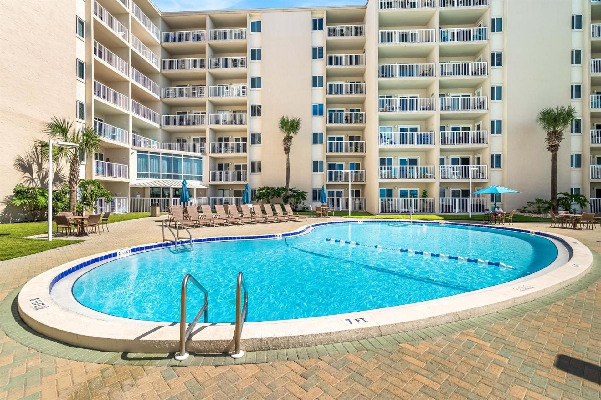 Holiday Surf and Racquet Unit 622