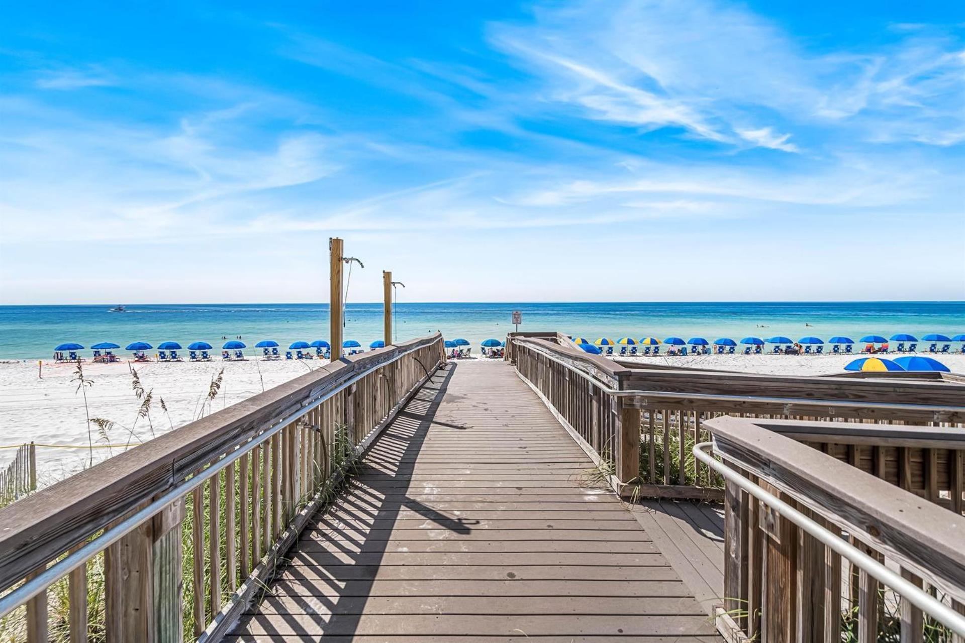 Holiday Surf and Racquet Unit 622
