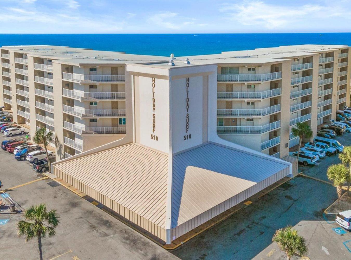 Holiday Surf and Racquet Unit 622