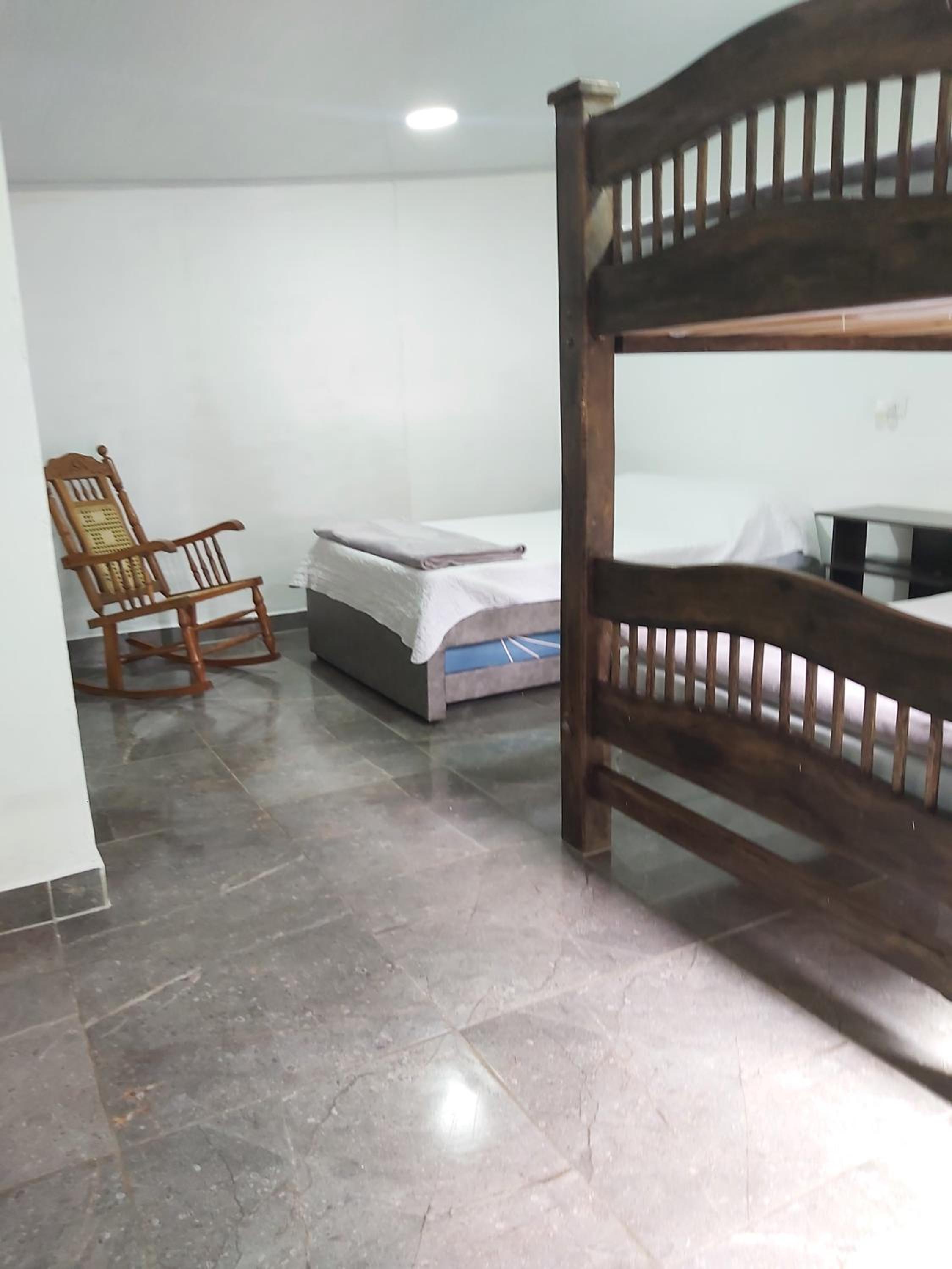 Hostal y Camping Los Girasoles