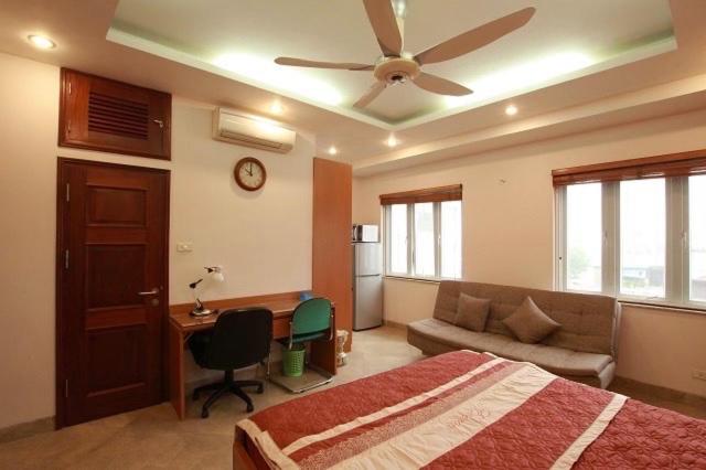 Studio Apartment filled with nature light near the Hanoi Opera House Căn hộ đầy đủ tiện nghi có thang máy gần Nhà Hát Lớn