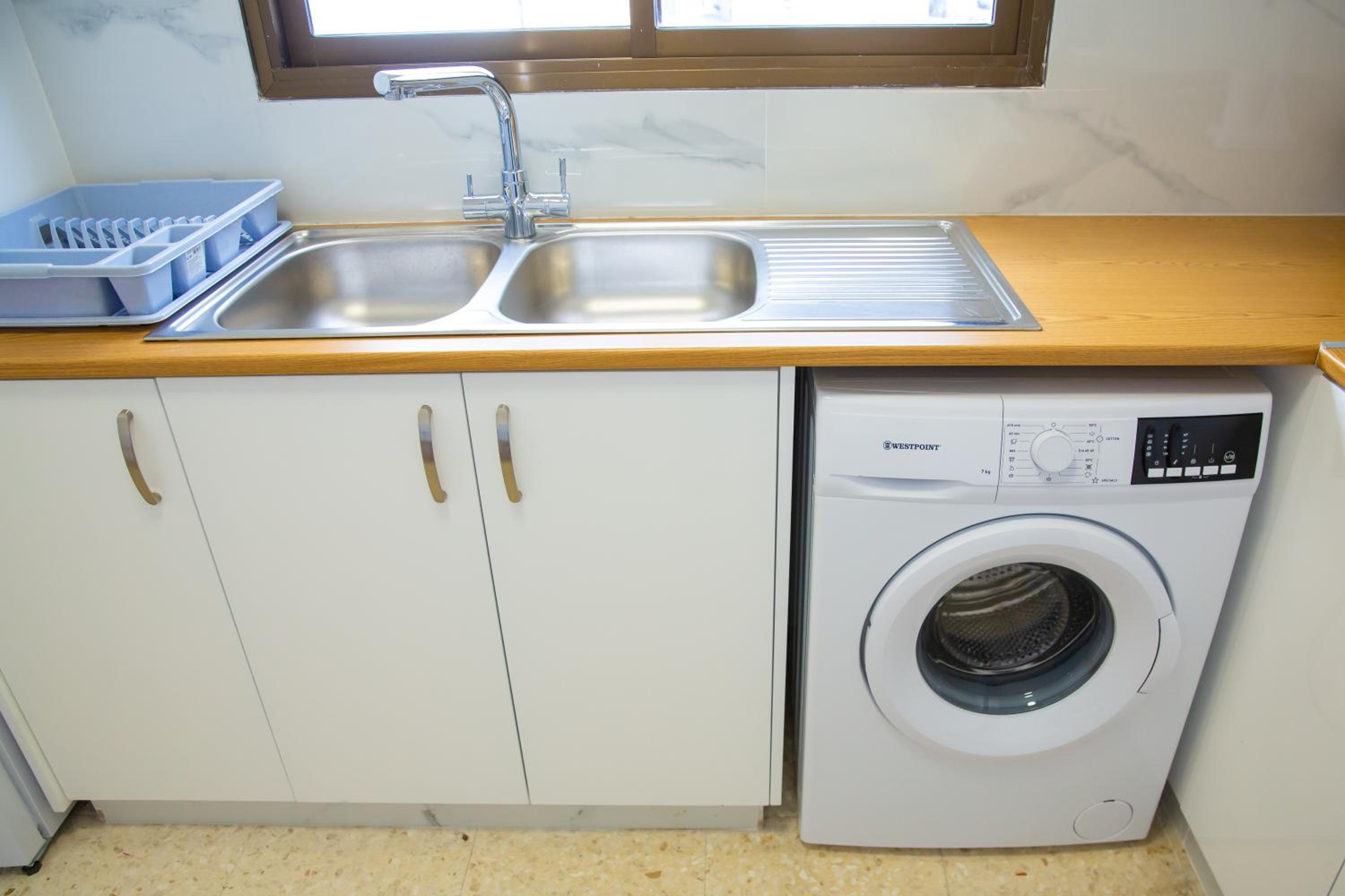 Modern 2bd appartment near mall- Internet 1Gbps