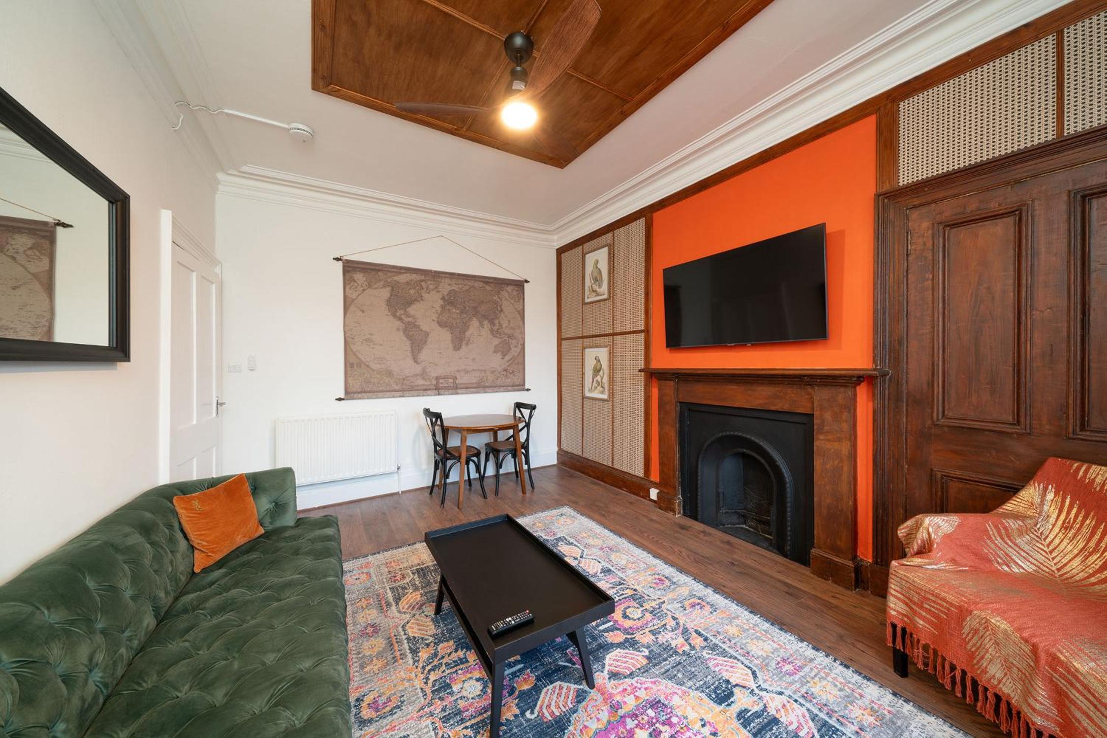 Central Apartments - Colonial view 3