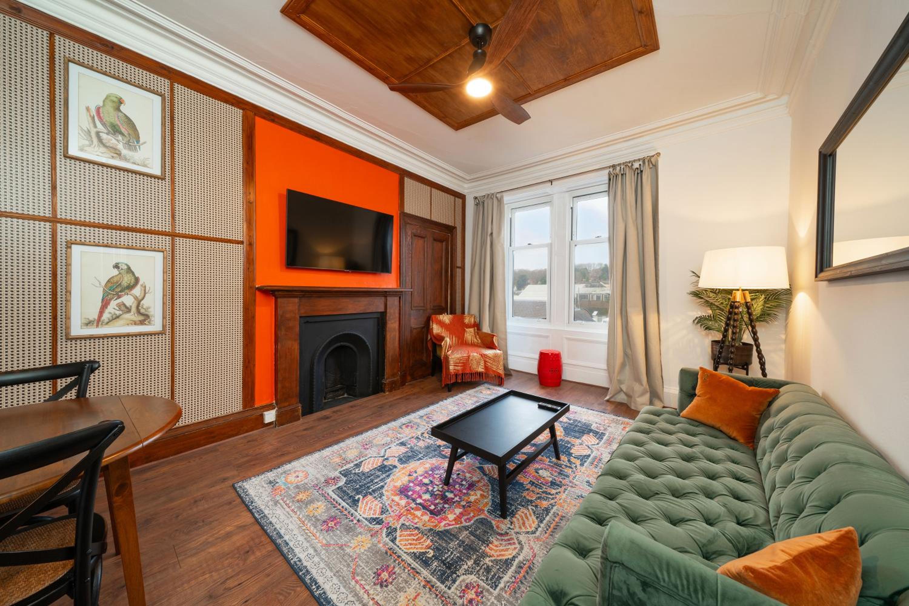 Central Apartments - Colonial view 4