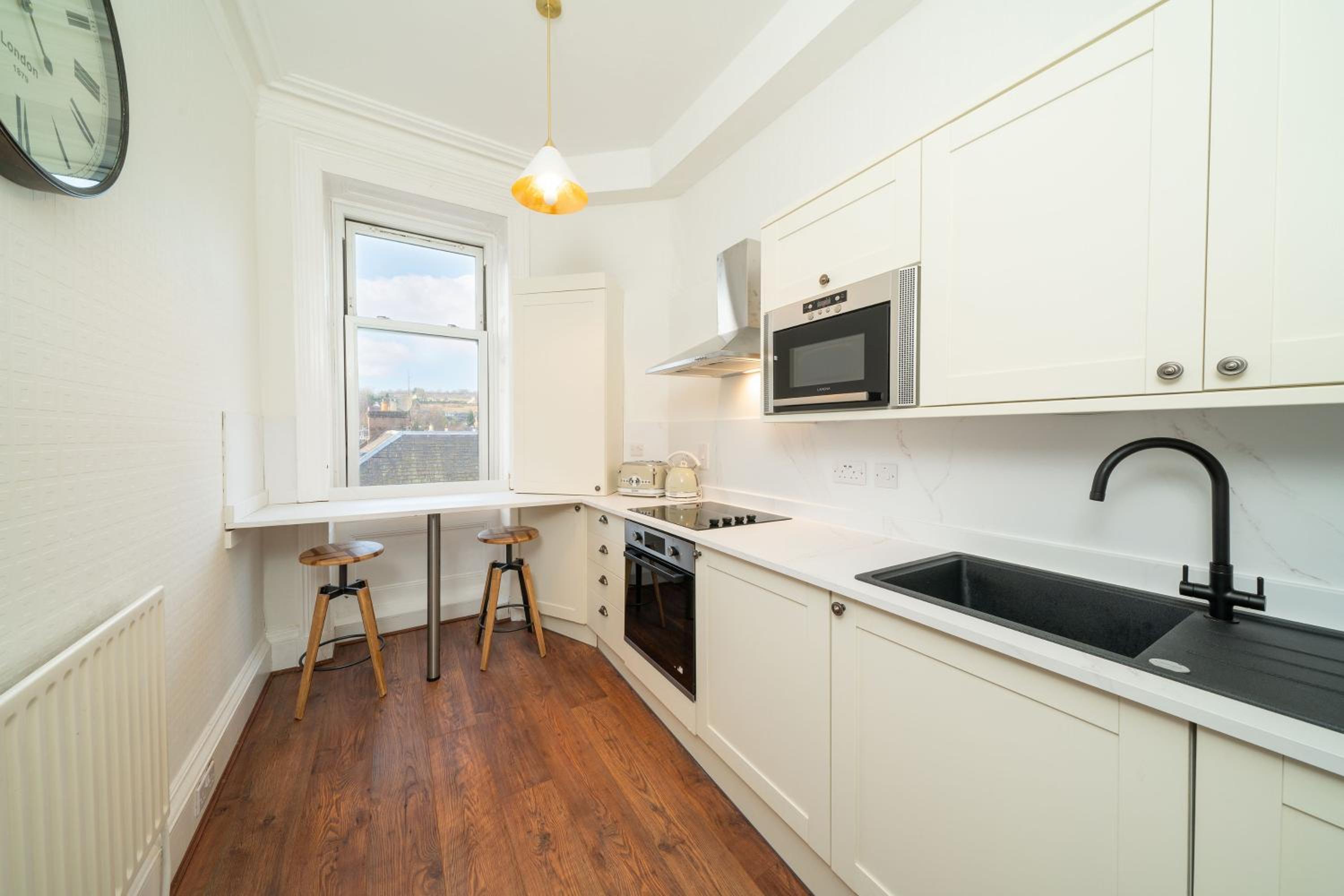 Central Apartments - Colonial view 2