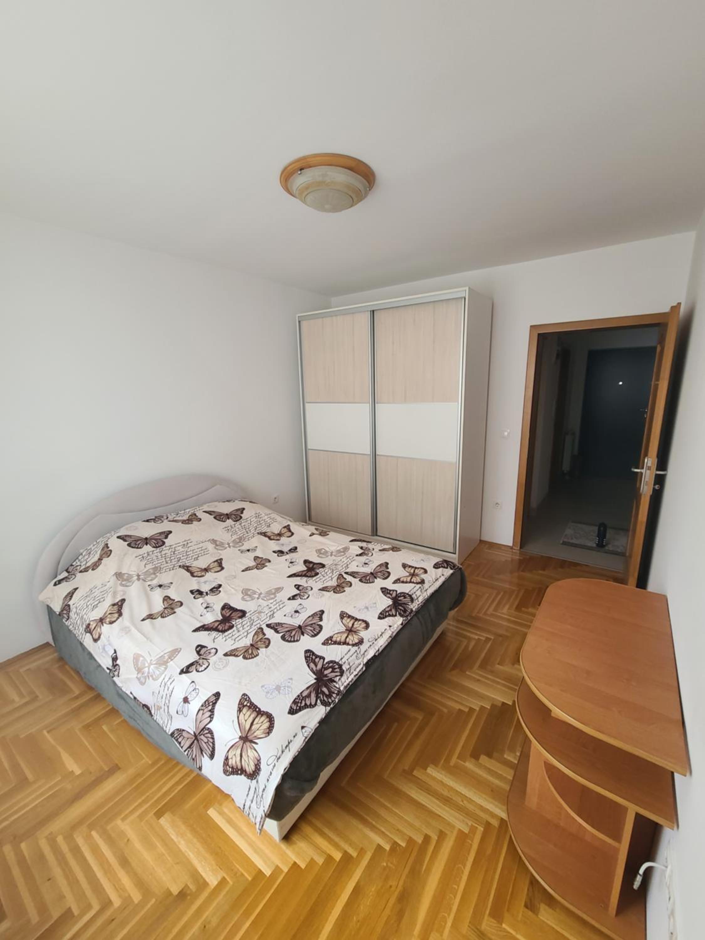 Rejjan Apartments-Spacious 2BR Apartment for 7, Free Parking, Tram to Old Town
