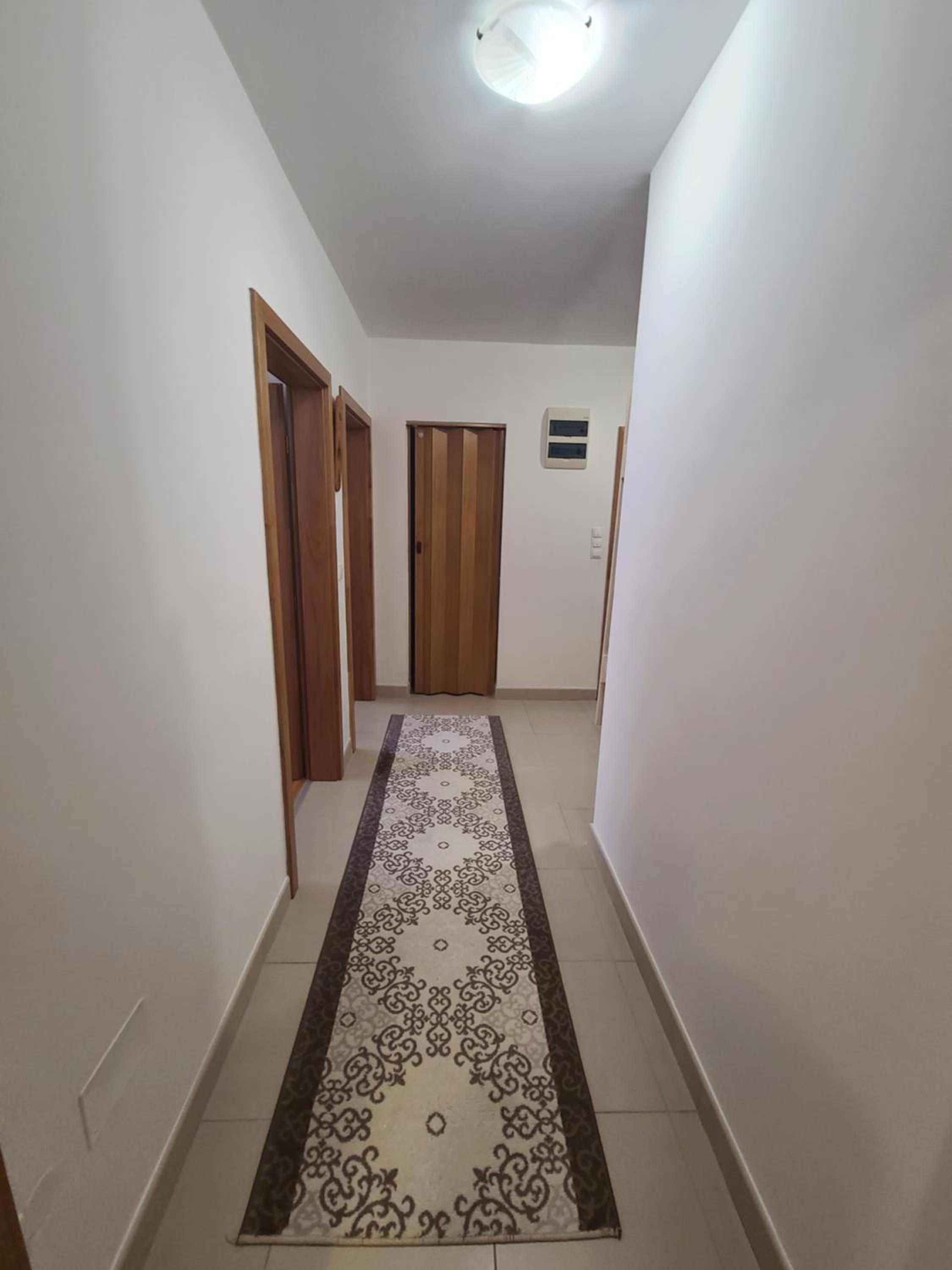 Rejjan Apartments-Spacious 2BR Apartment for 7, Free Parking, Tram to Old Town
