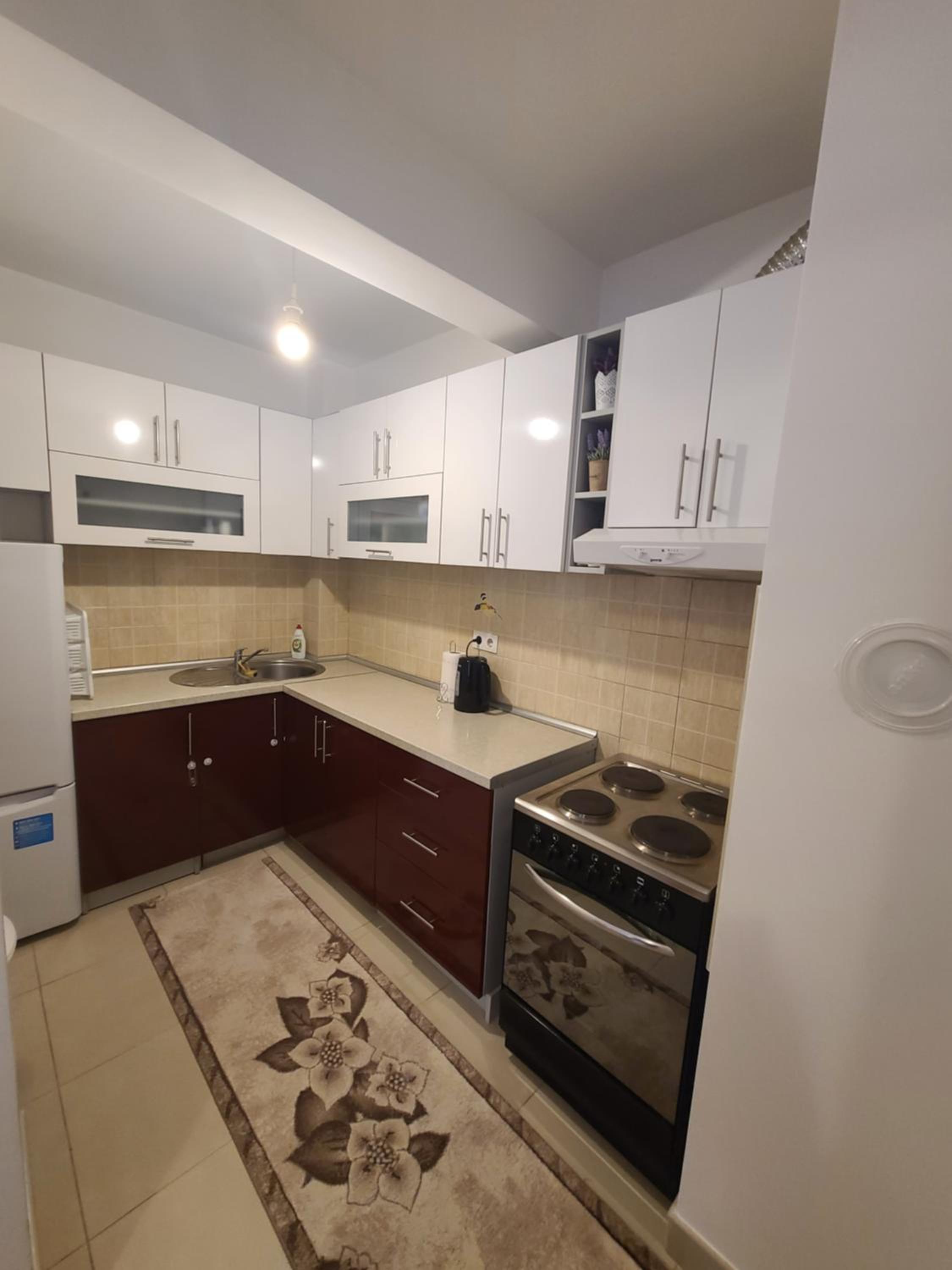Rejjan Apartments-Spacious 2BR Apartment for 7, Free Parking, Tram to Old Town