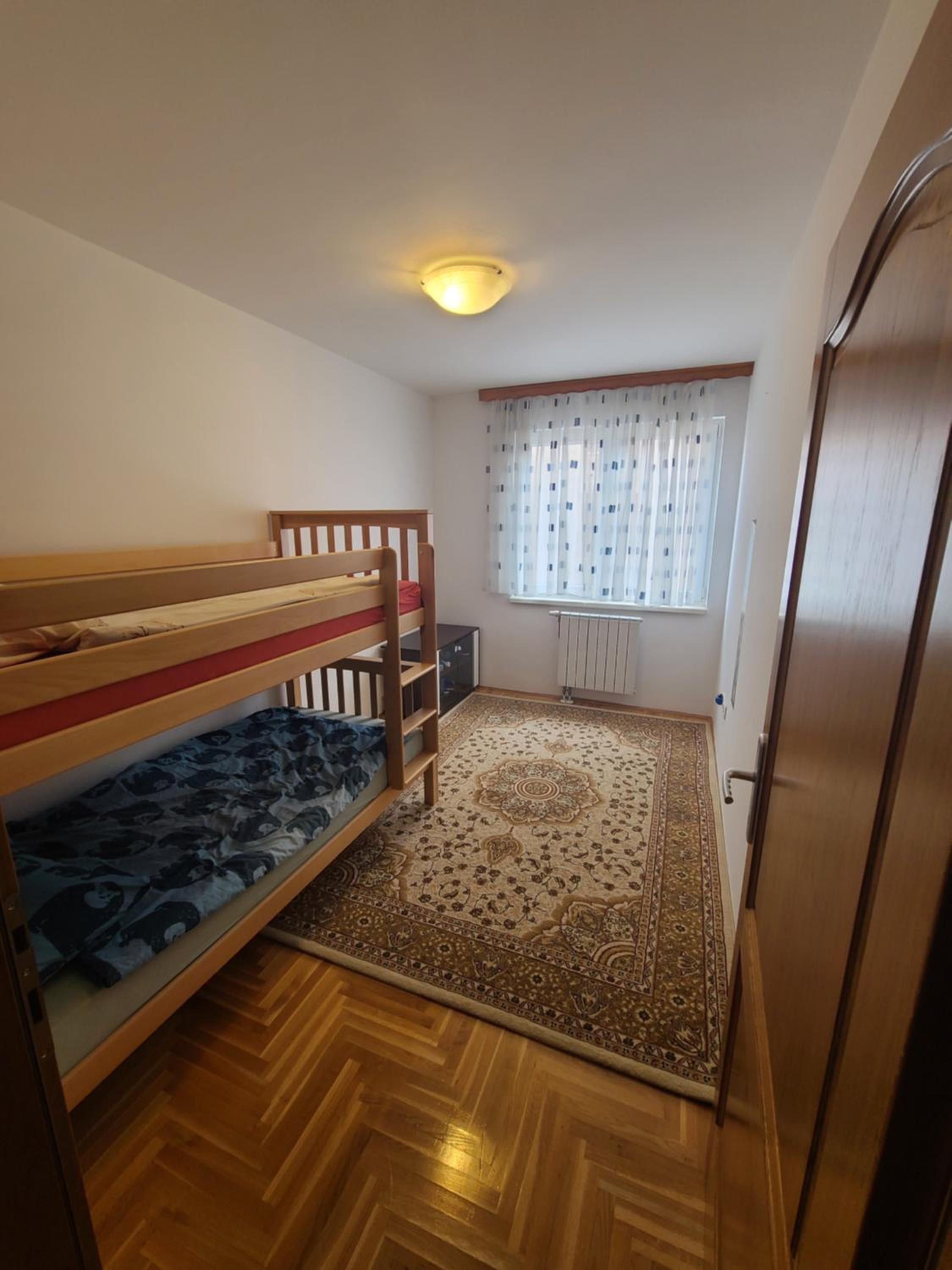 Rejjan Apartments-Spacious 2BR Apartment for 7, Free Parking, Tram to Old Town