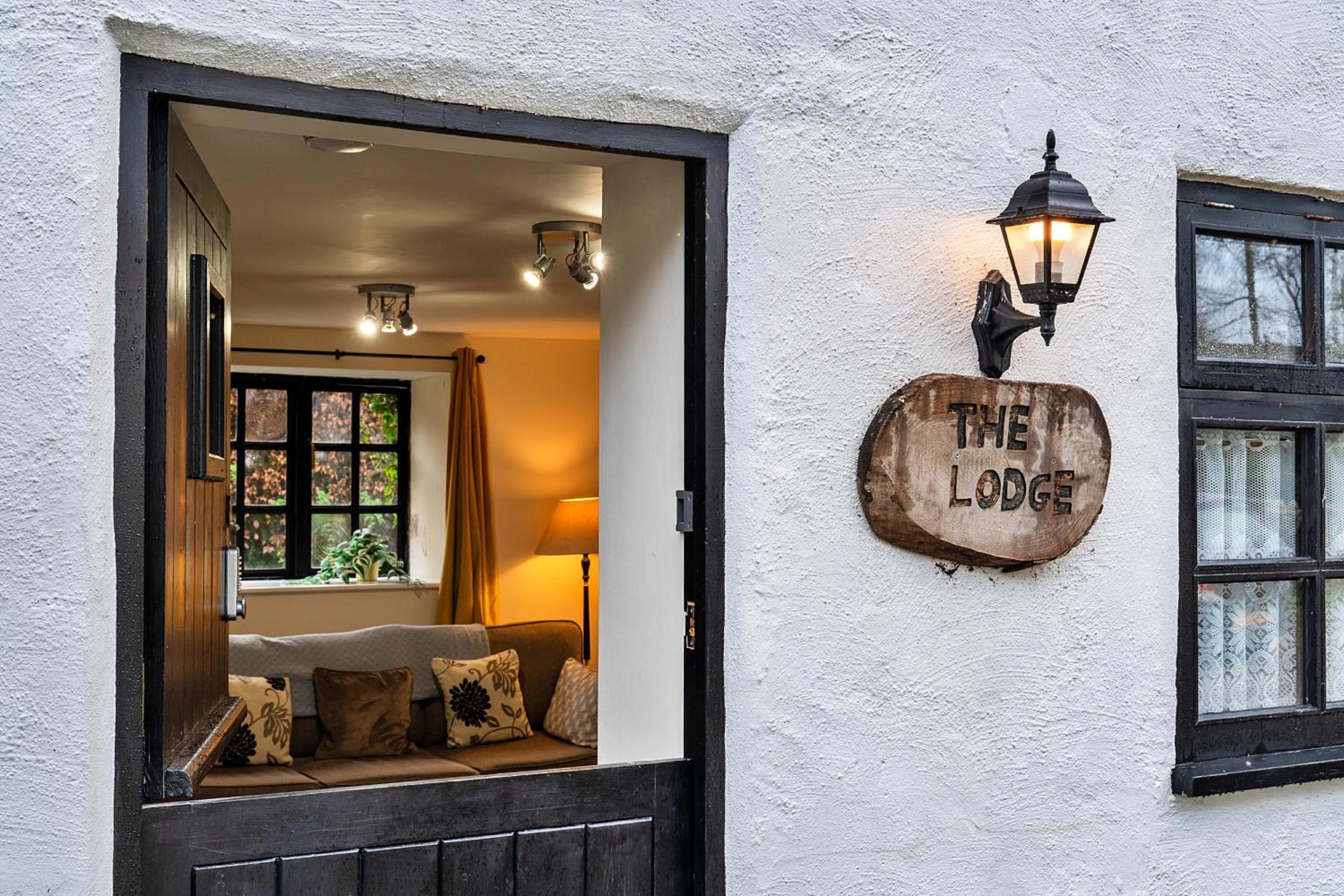 Finest Retreats - The Lodge at The Cridford Inn view 4
