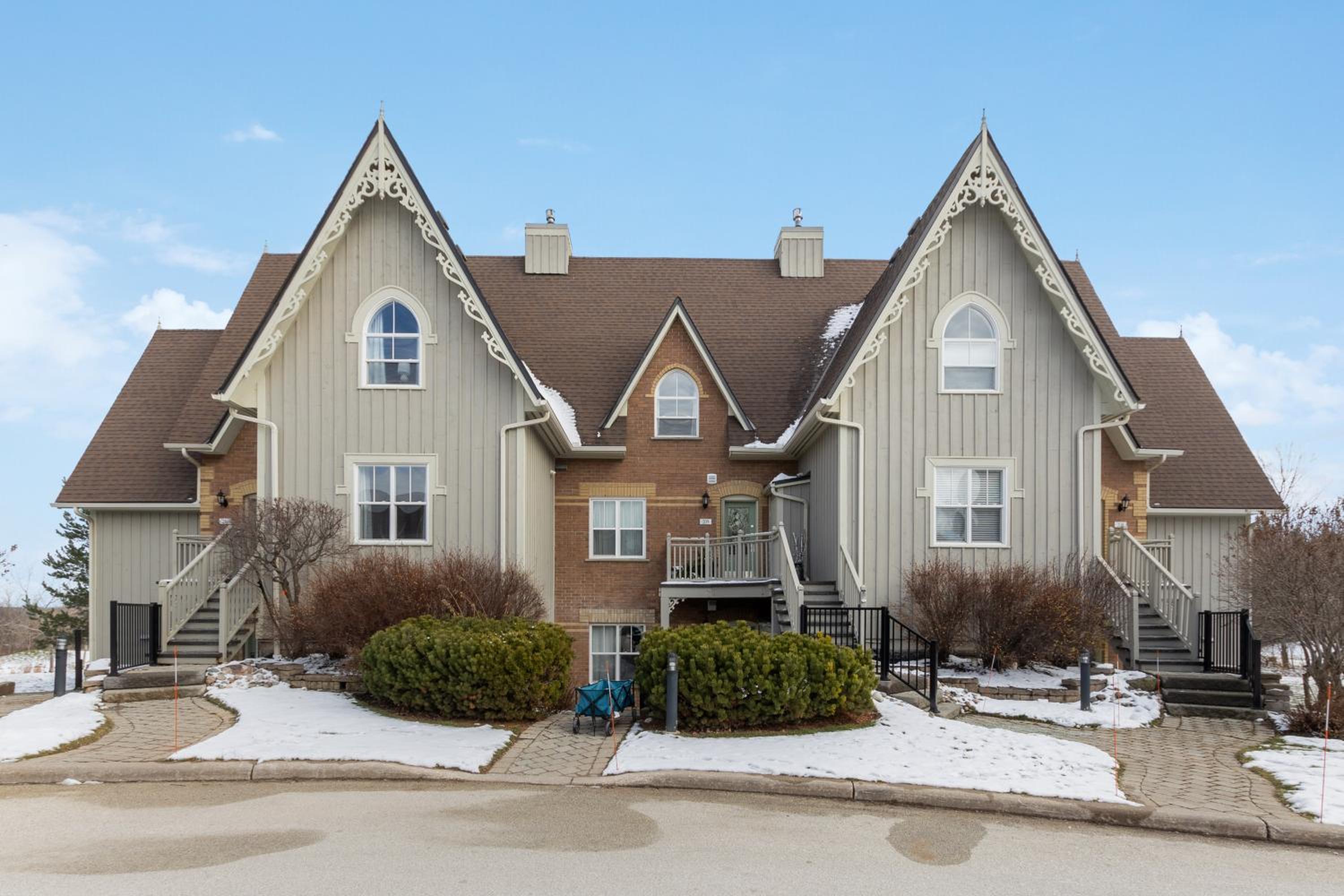 3BR Snowbridge Chalet in Blue with Golf Course View