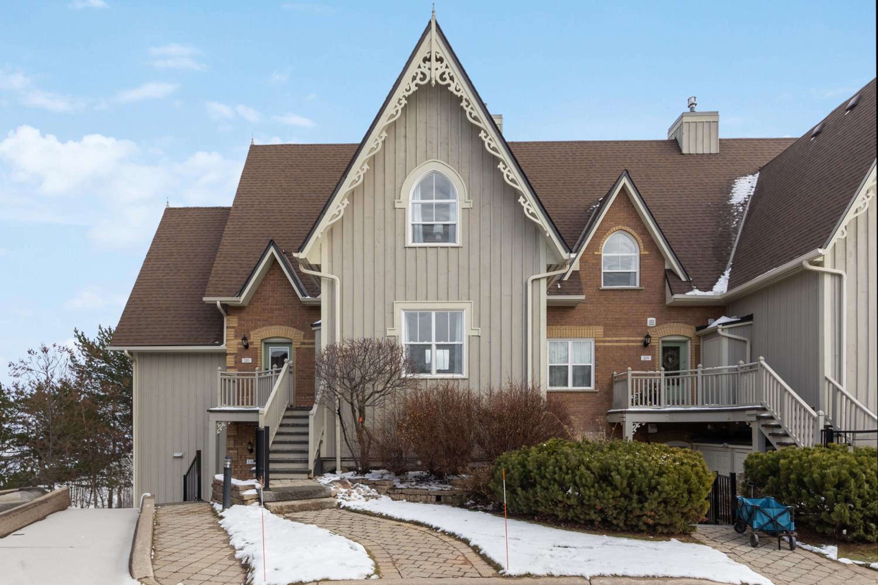 3BR Snowbridge Chalet in Blue with Golf Course View