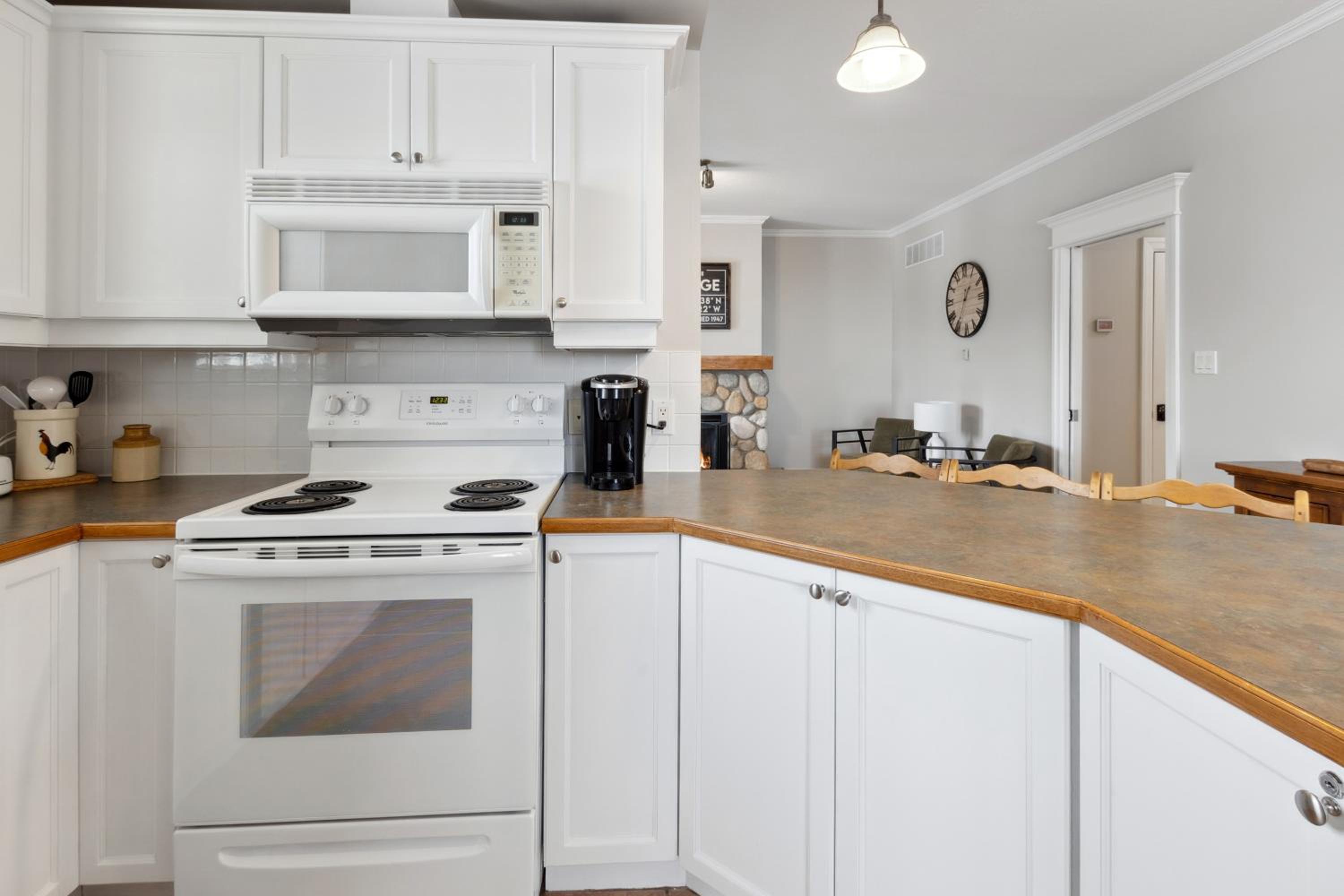 3BR Snowbridge Chalet in Blue with Golf Course View