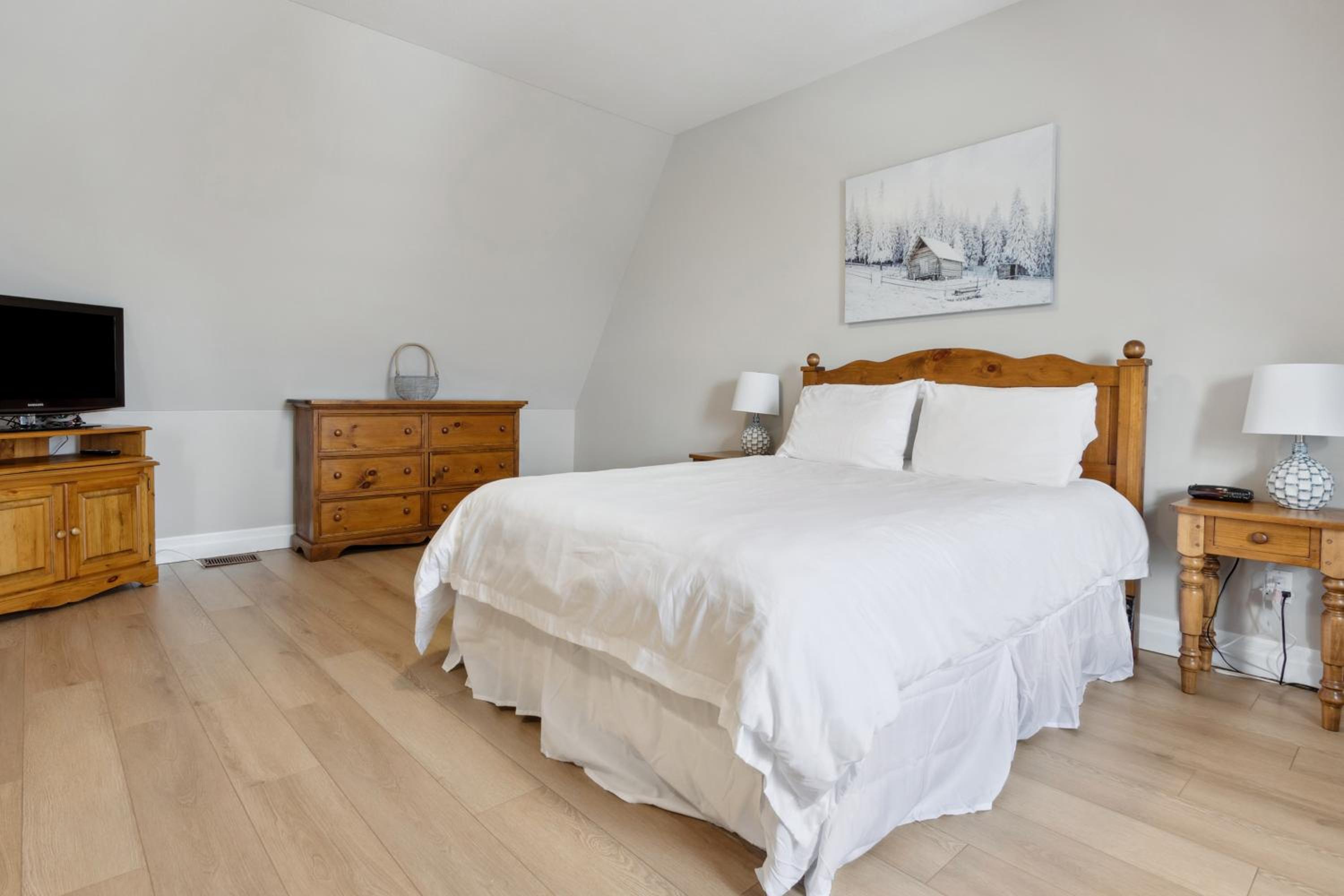 3BR Snowbridge Chalet in Blue with Golf Course View