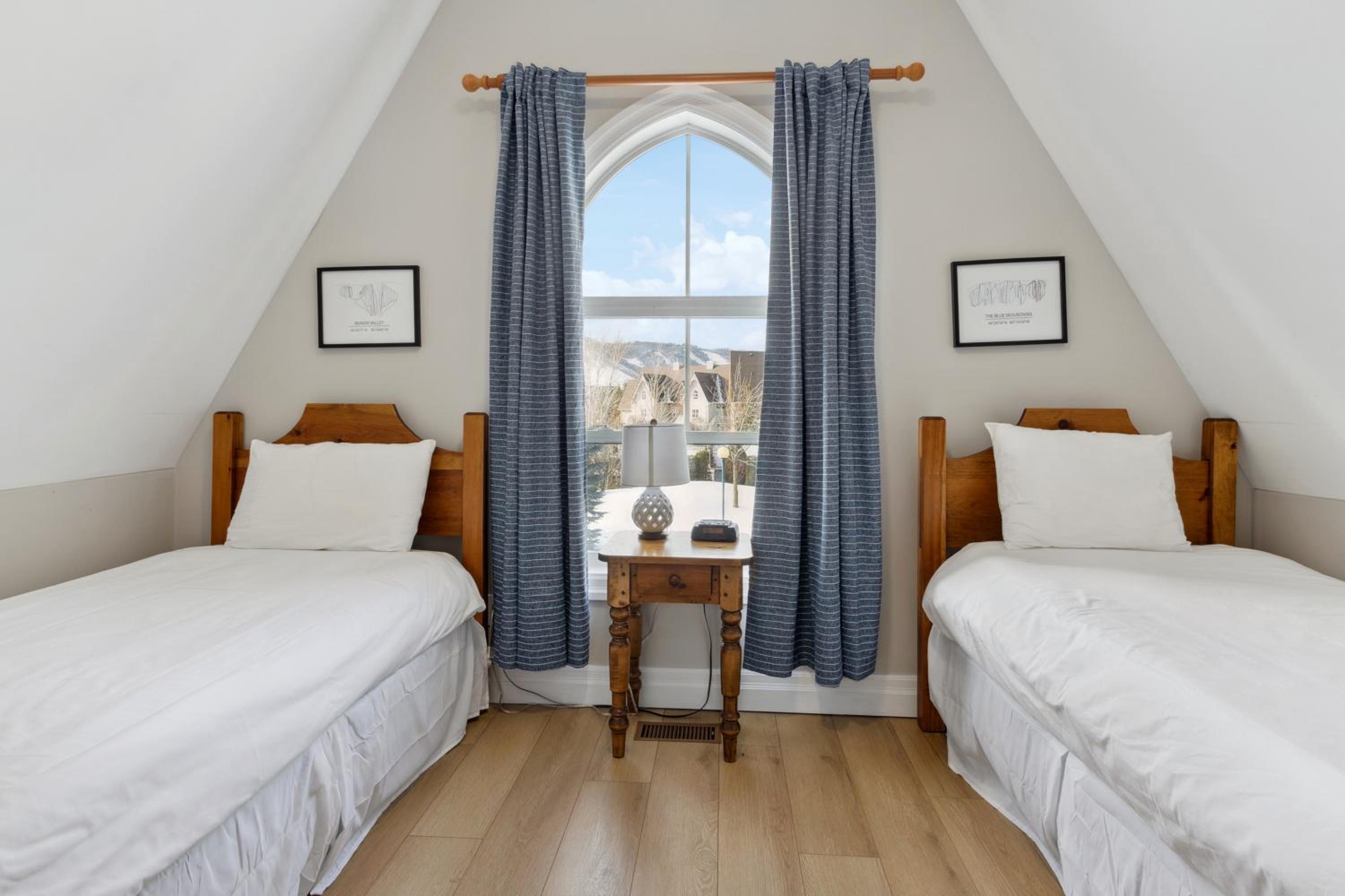 3BR Snowbridge Chalet in Blue with Golf Course View