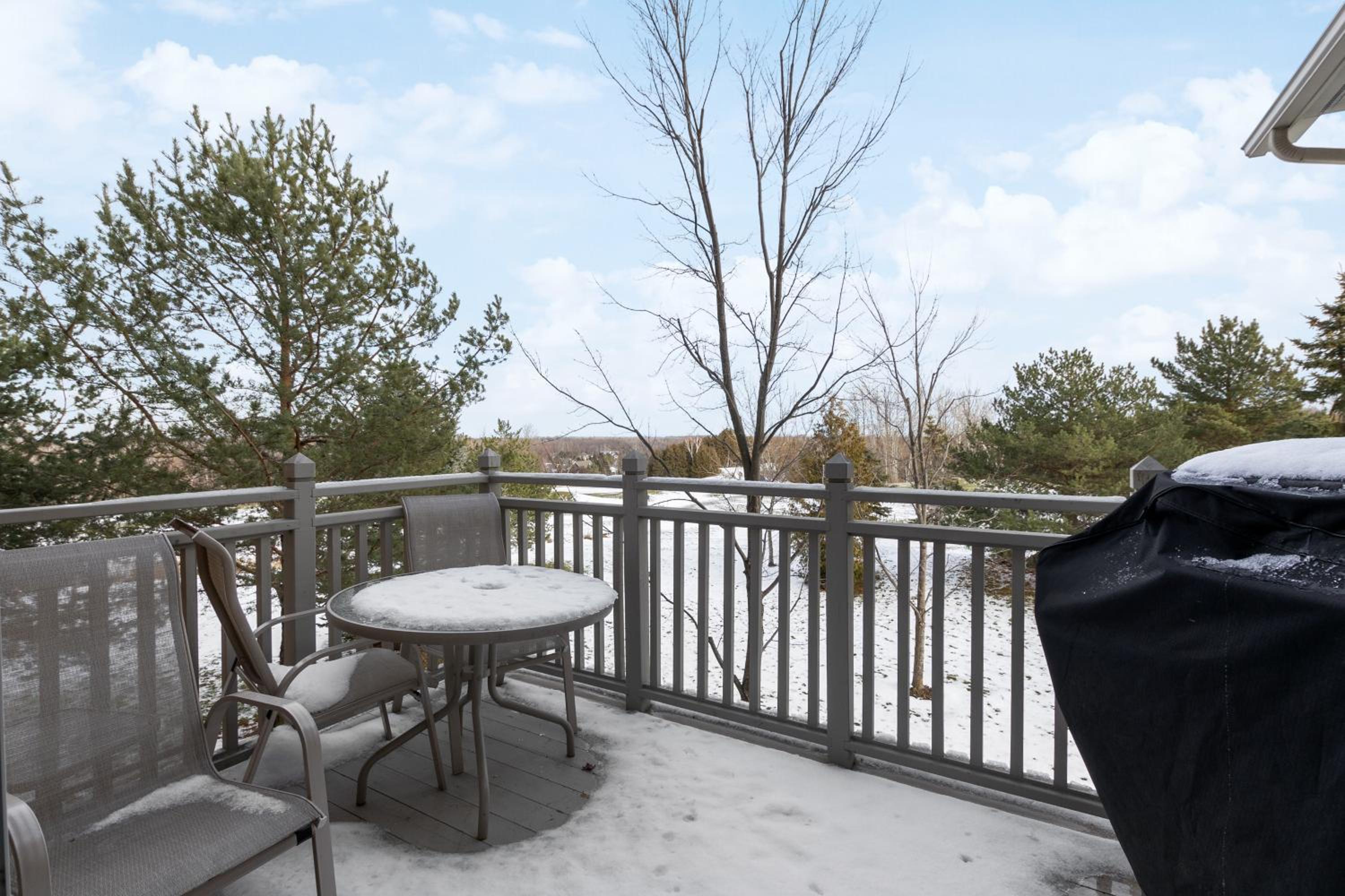 3BR Snowbridge Chalet in Blue with Golf Course View
