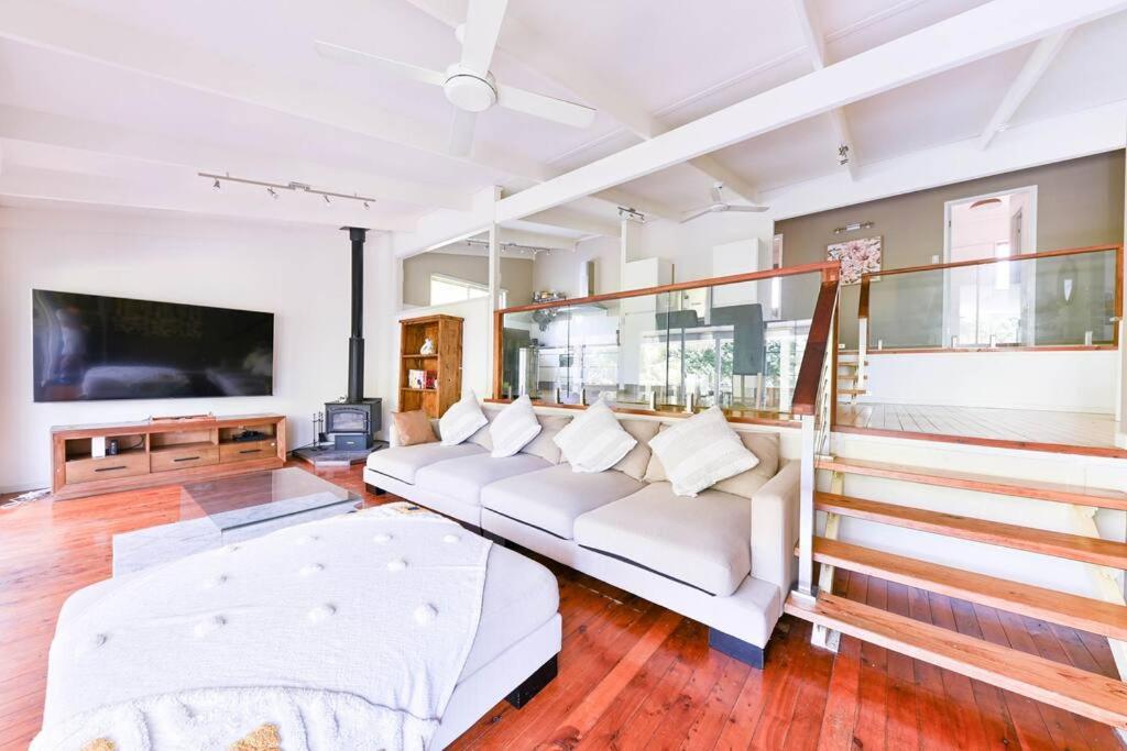 3BR1.5BA Family Haven Gold Coast w Parking