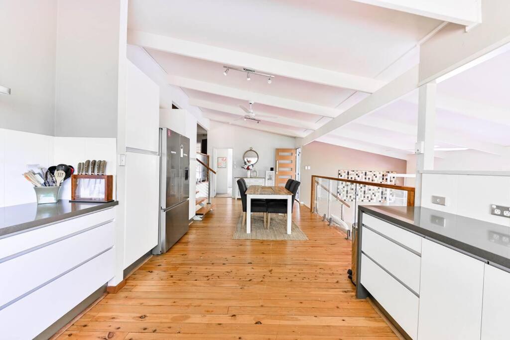 3BR1.5BA Family Haven Gold Coast w Parking