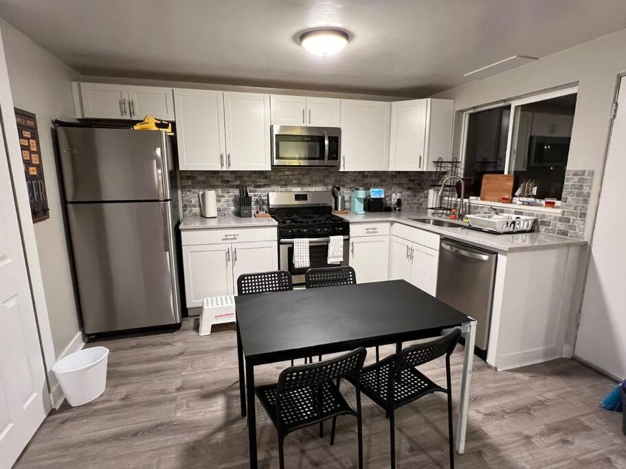 2 bedroom in Denver, Centralized view 3