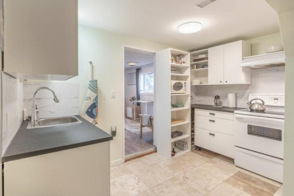 Yellowknife Downtown 50a avenue Retreat