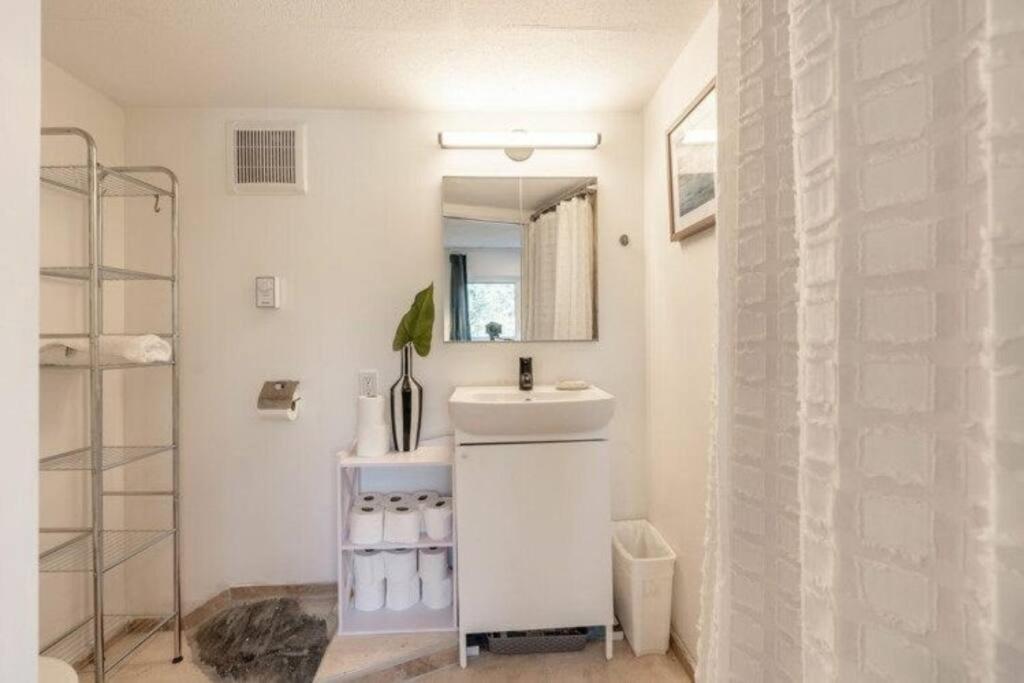 Yellowknife Downtown 50a avenue Retreat