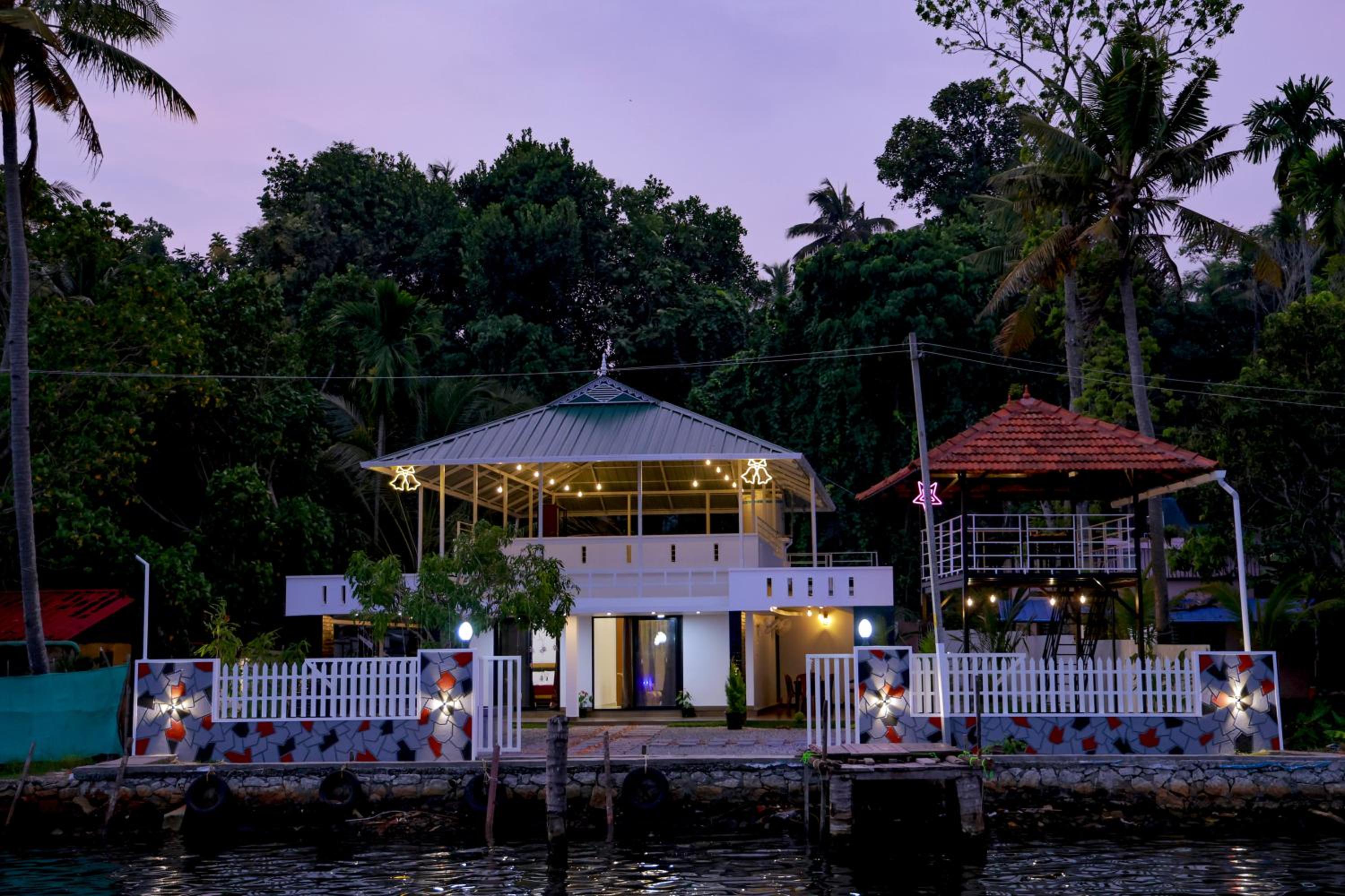 LOVESHORE Homestay
