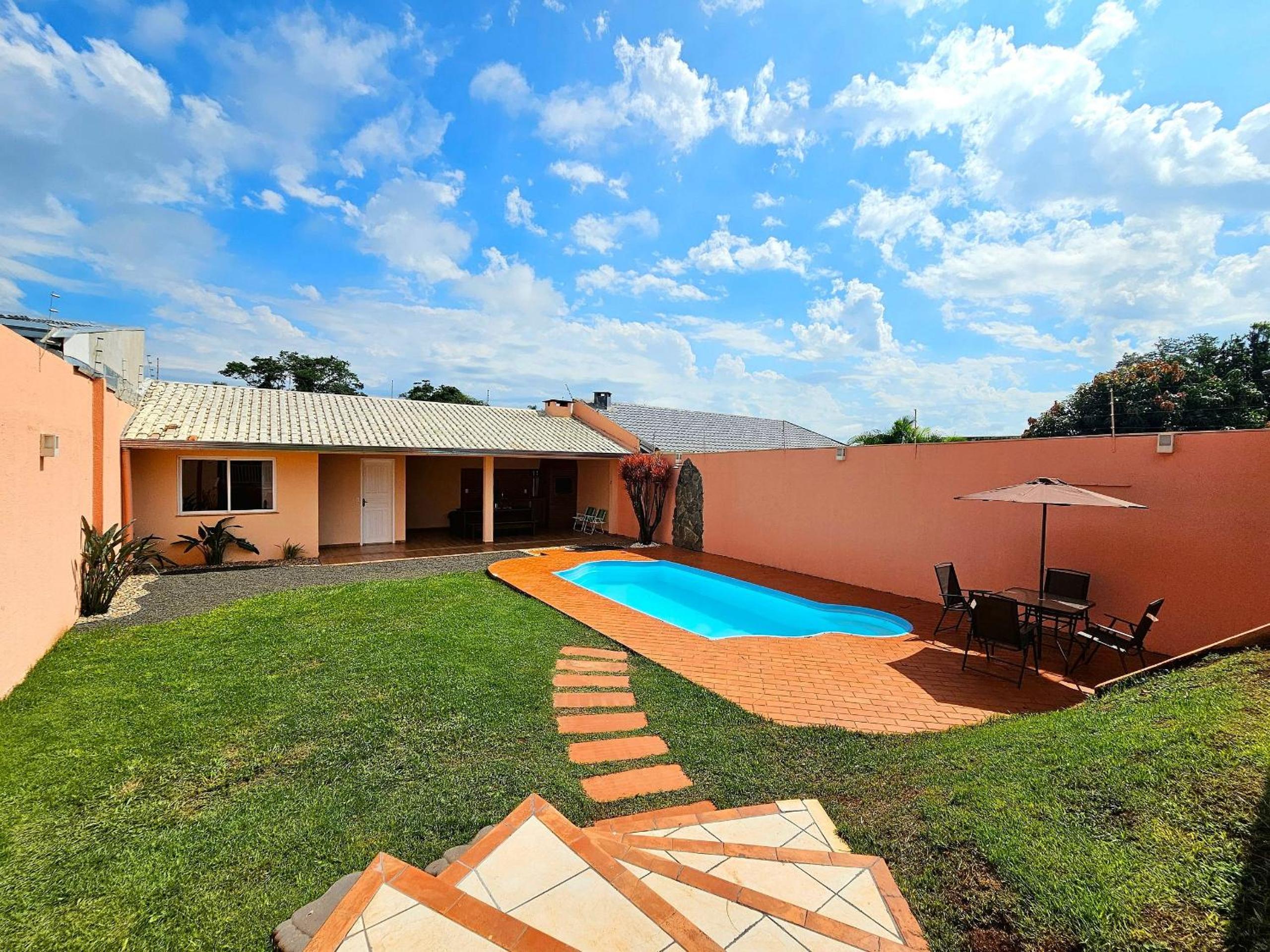 Casa 4 quartos Piscina prox Paraguai e Itaipu
