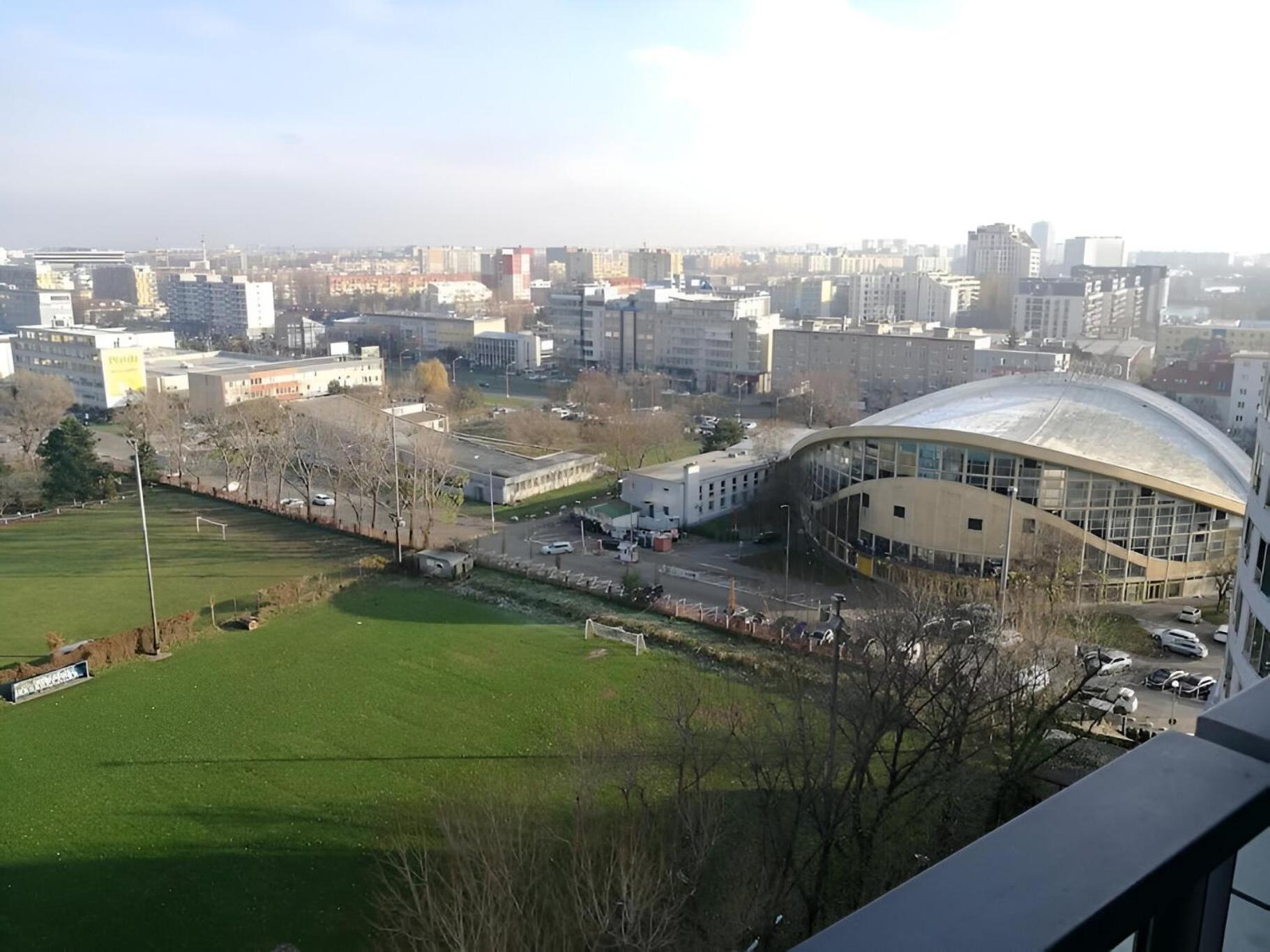 Sunny FREE parking beauty Balcony view, 3 towers residence view 5