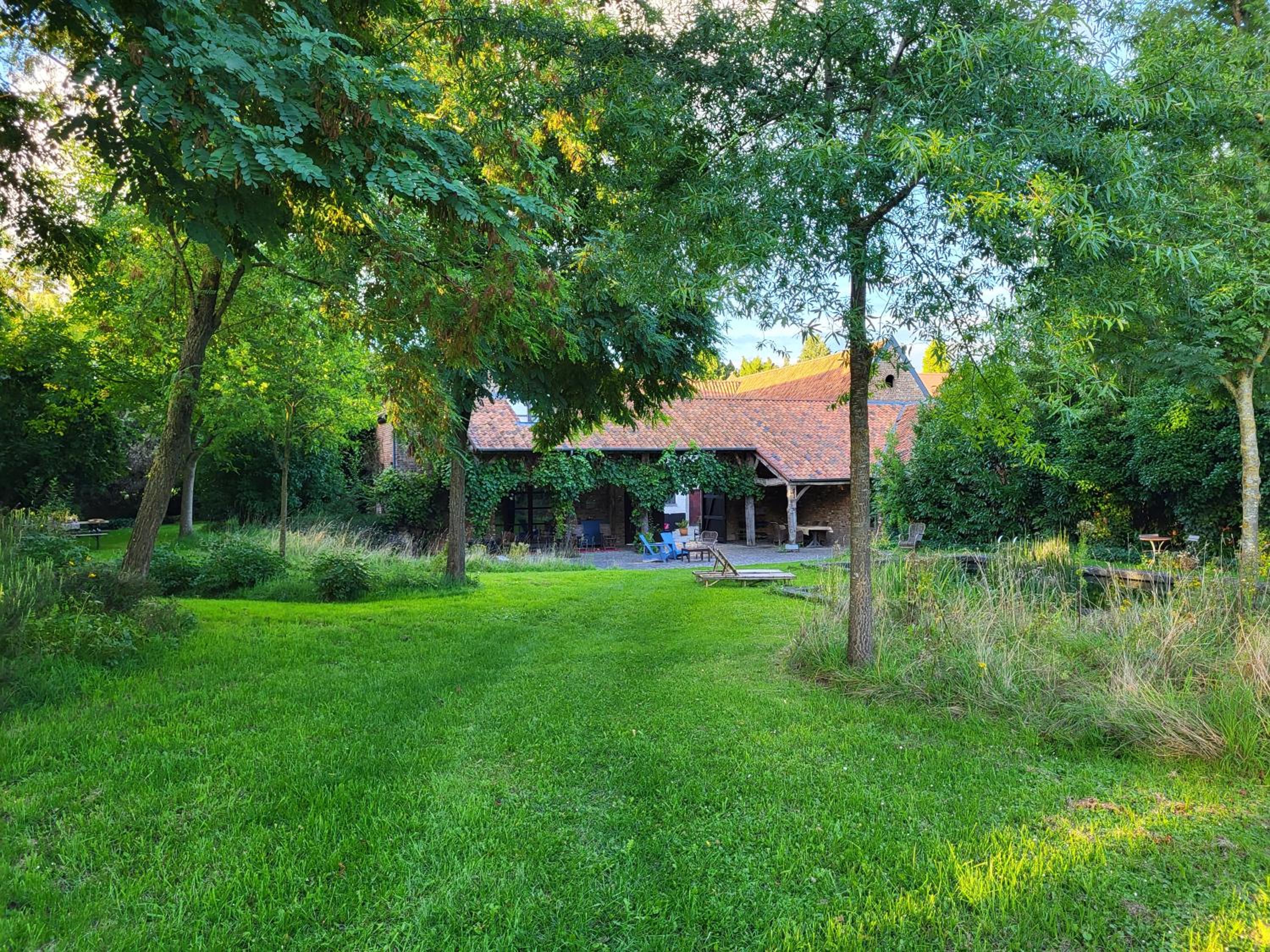 Charming and cosy ART DECO house in old historic farm with private natural pool and gardens with hiking and cycling trails nearby