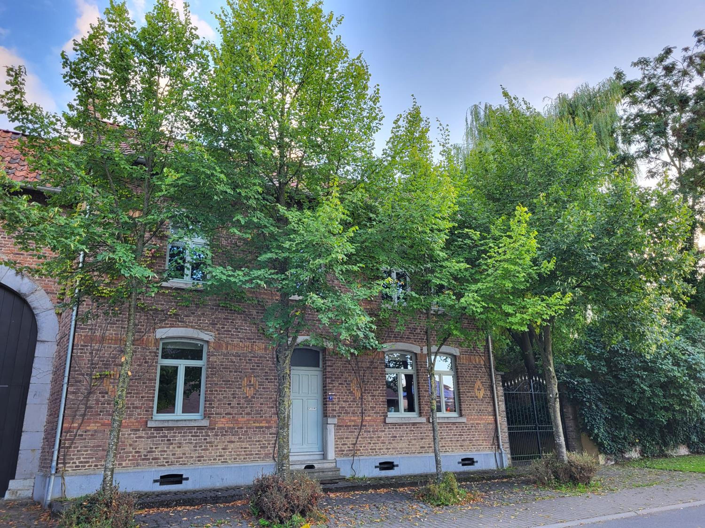 Charming and cosy ART DECO house in old historic farm with private natural pool and gardens with hiking and cycling trails nearby