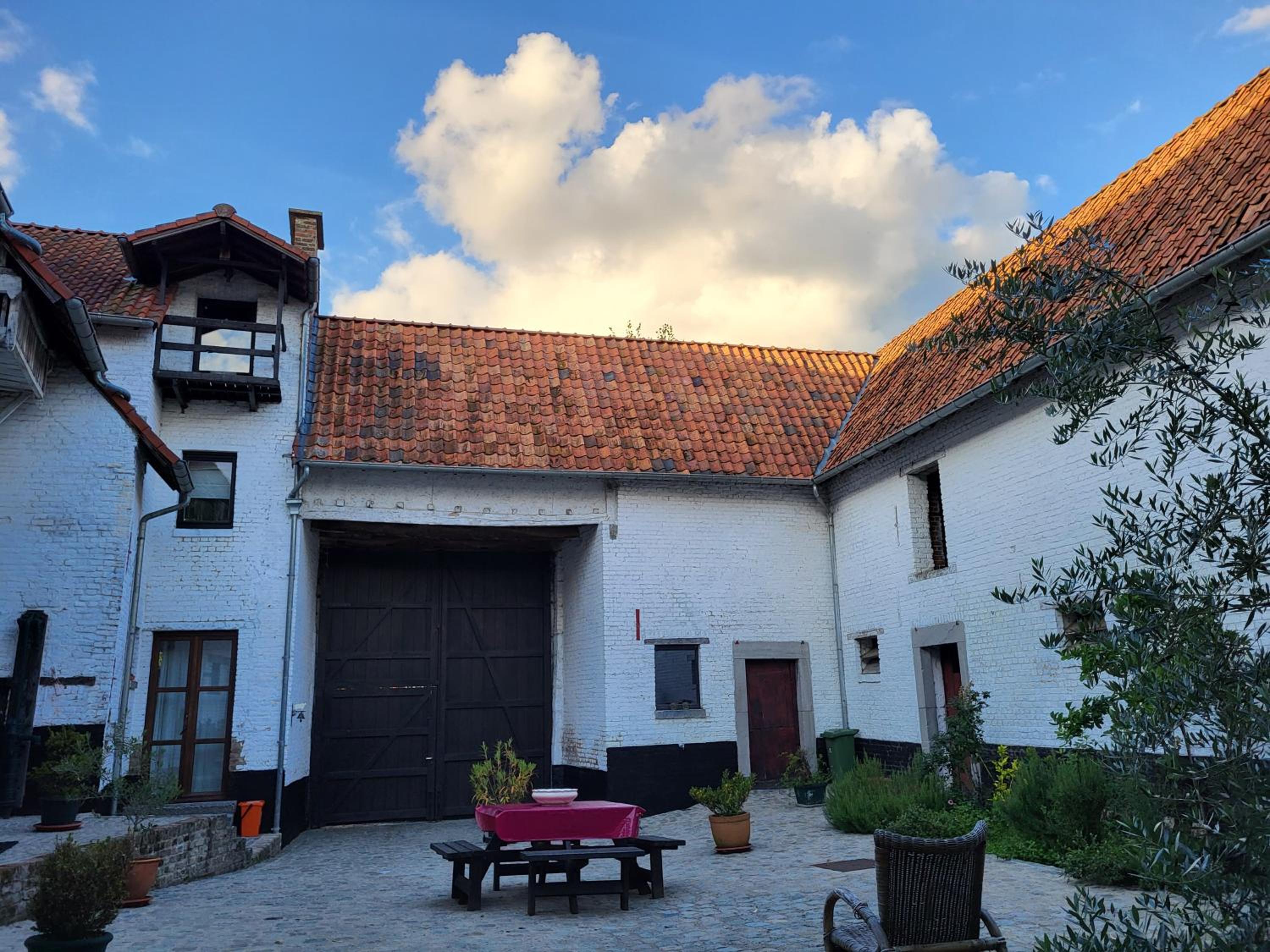 Charming and cosy ART DECO house in old historic farm with private natural pool and gardens with hiking and cycling trails nearby