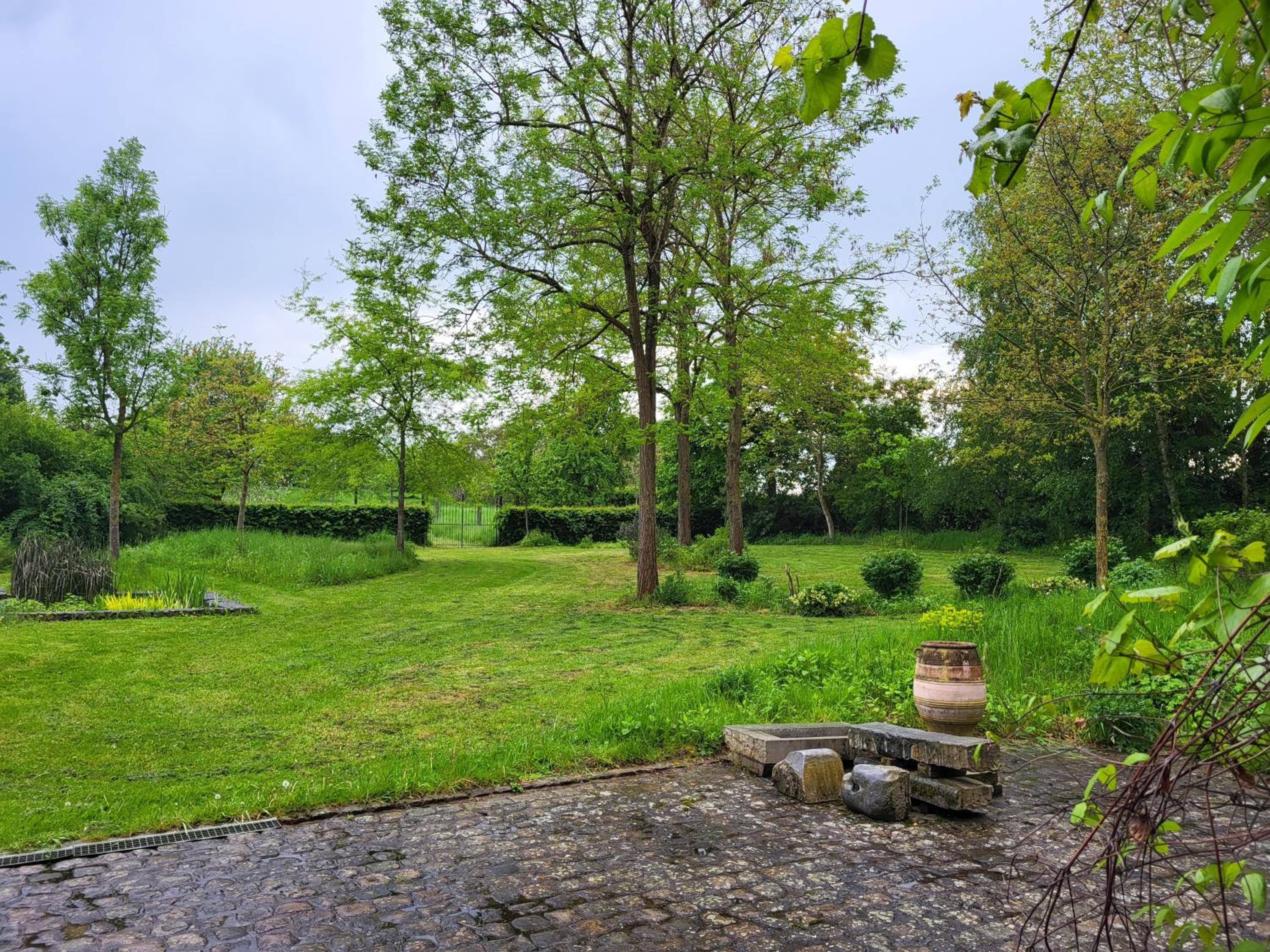 Charming and cosy ART DECO house in old historic farm with private natural pool and gardens with hiking and cycling trails nearby