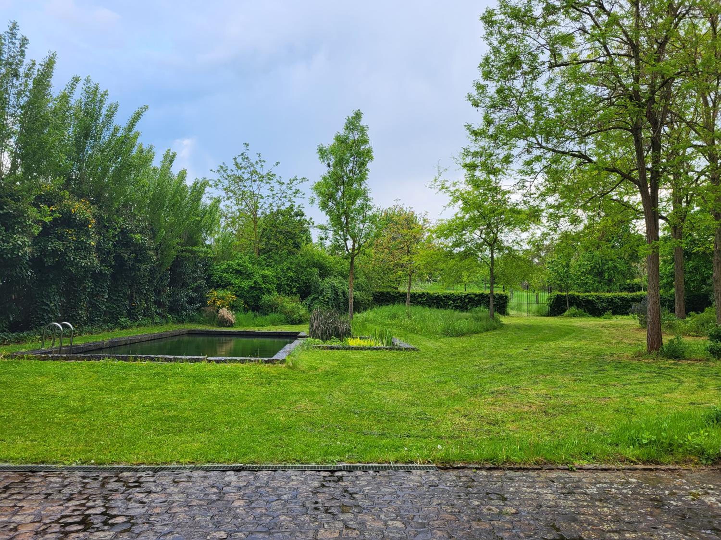 Charming and cosy ART DECO house in old historic farm with private natural pool and gardens with hiking and cycling trails nearby